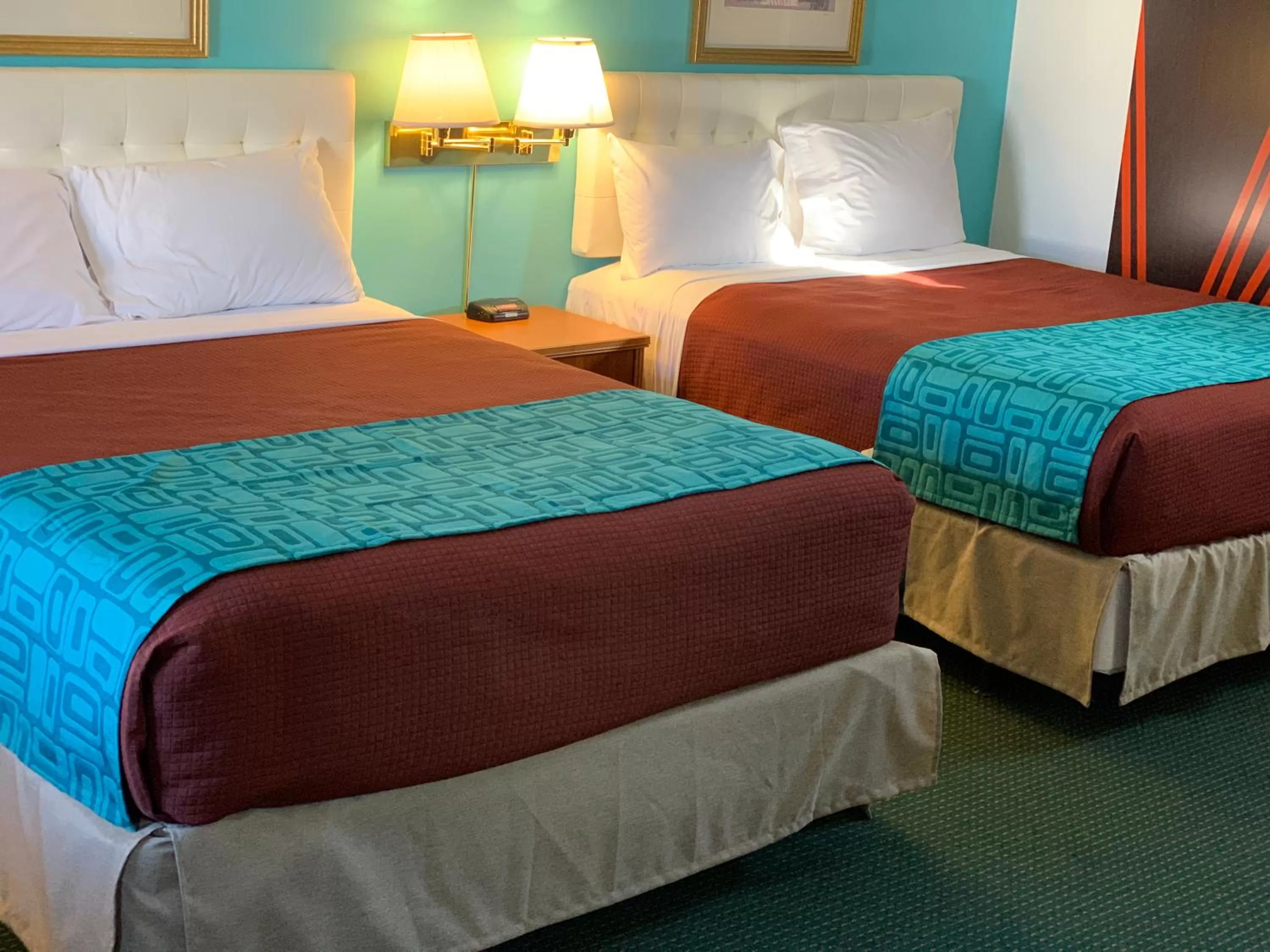 Queen Room - Non-Smoking in Howard Johnson by Wyndham Williamstown