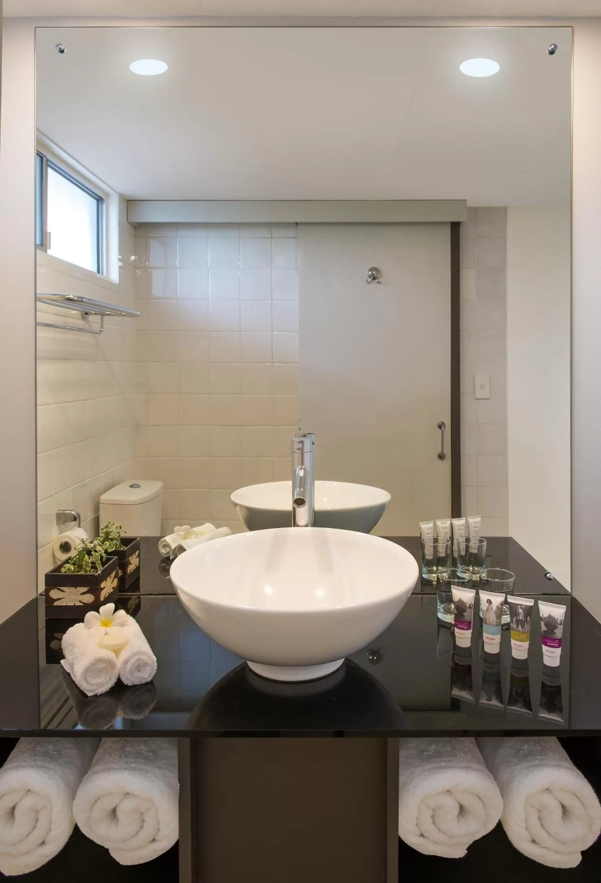 Standard Room with 1 Queen and 1 Single Bed in Mercure Nadi