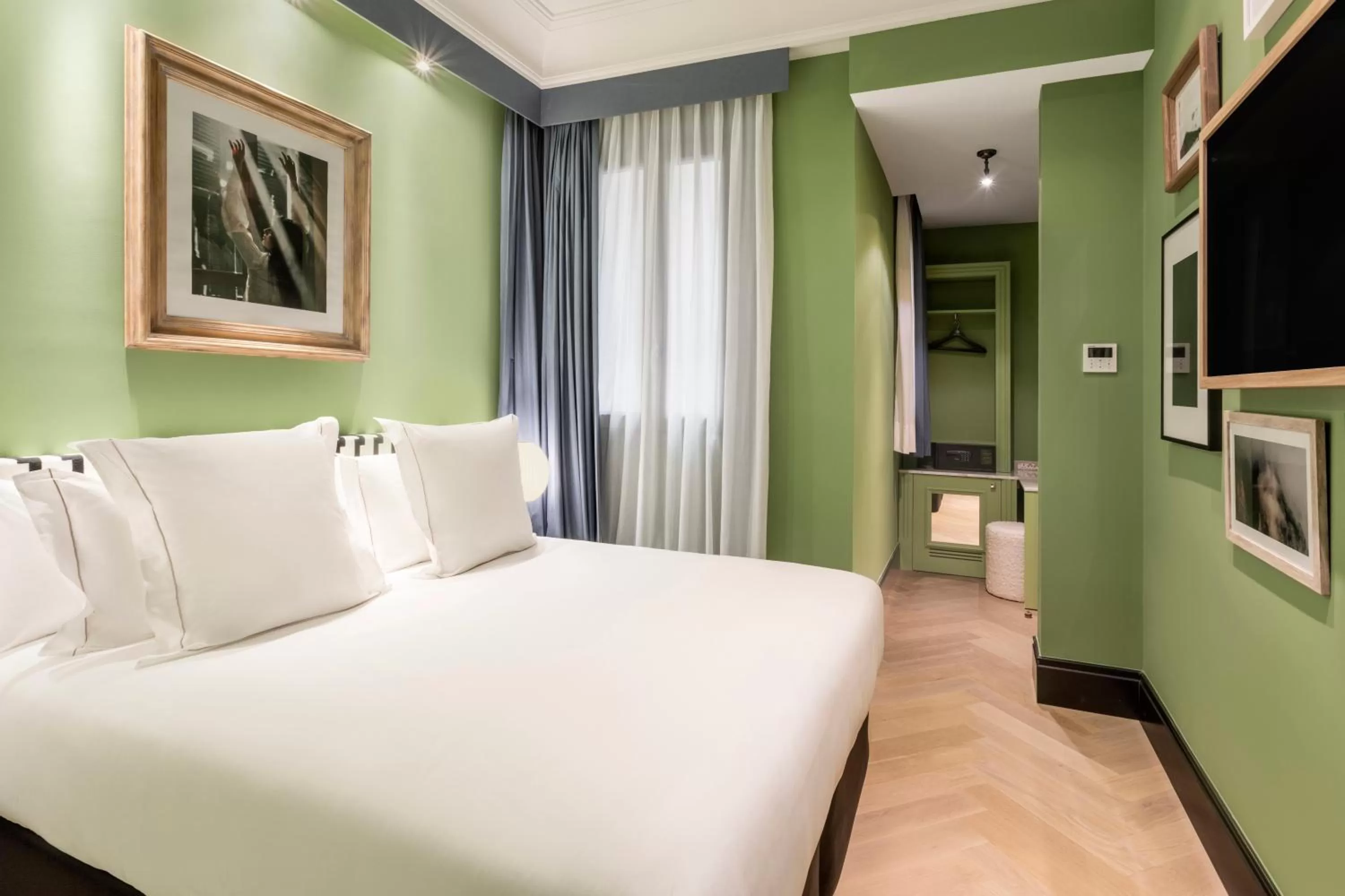 Economy Double or Twin Room in One Shot Aragó