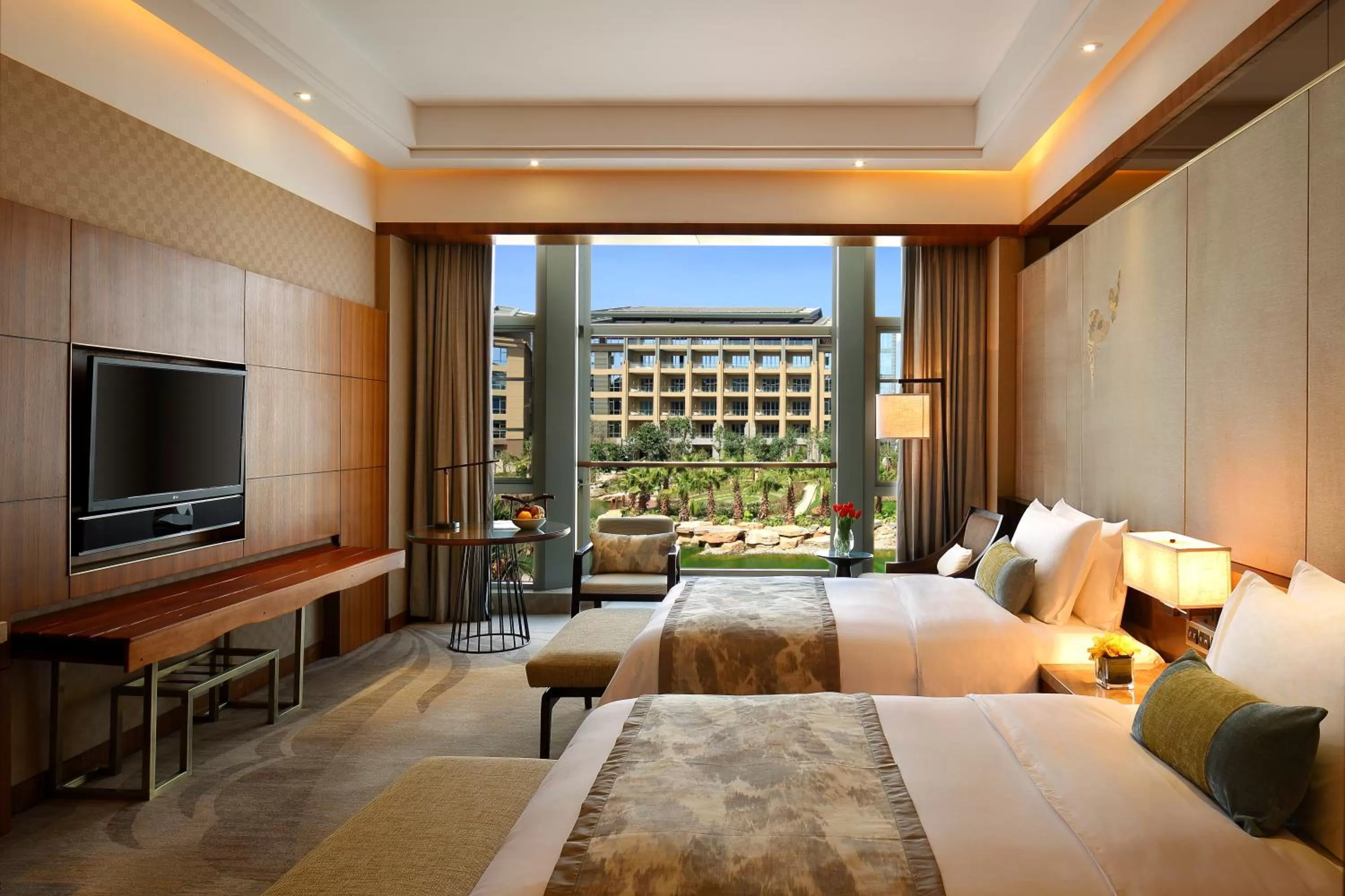 Photo of the whole room, Bed in InterContinental Kunming by IHG