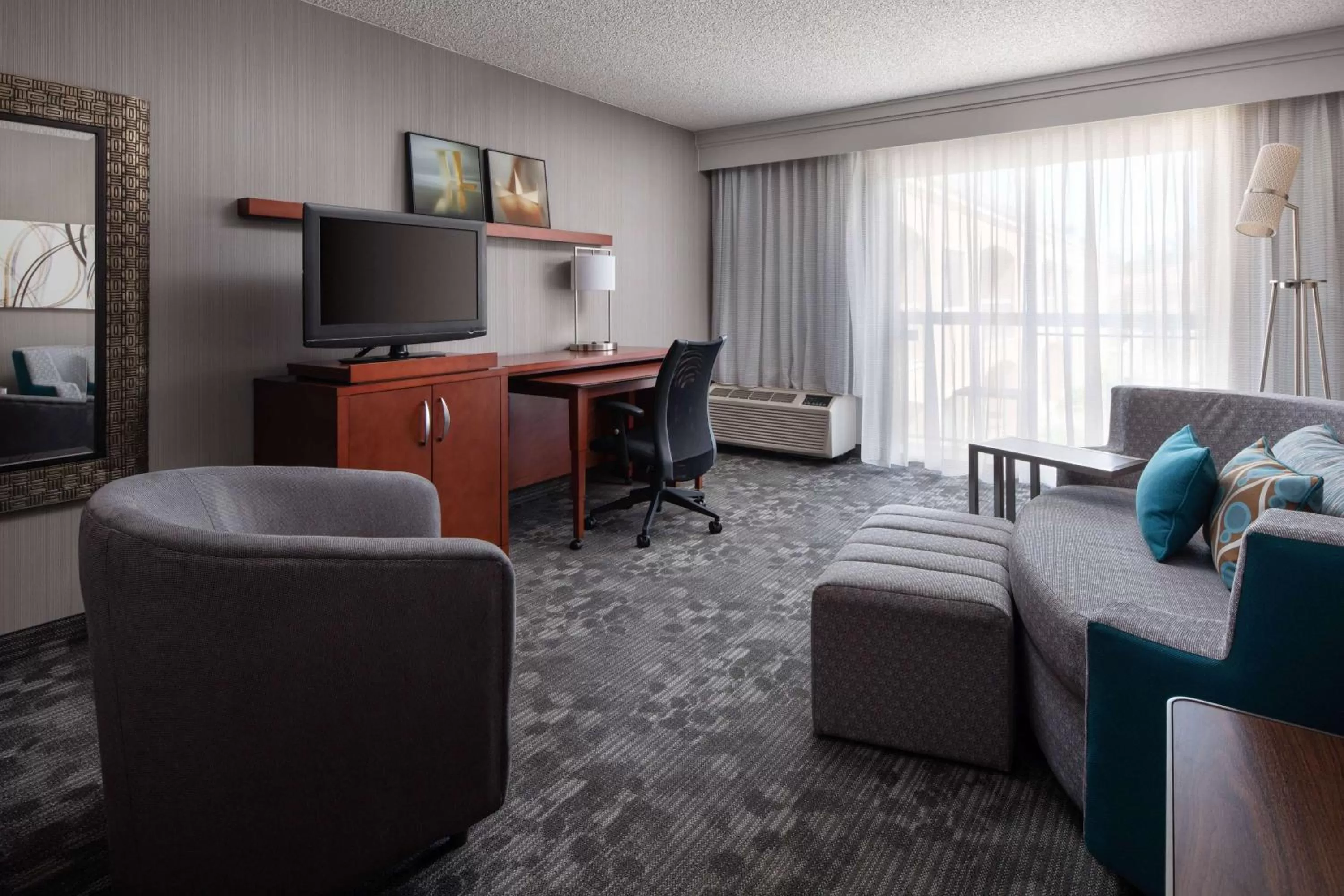 One-Bedroom King Suite in Sonesta Select Camarillo