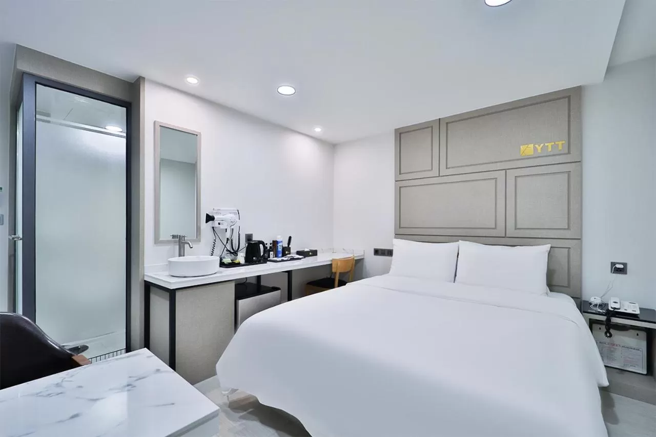 Deluxe Double Room in Ytt Hotel