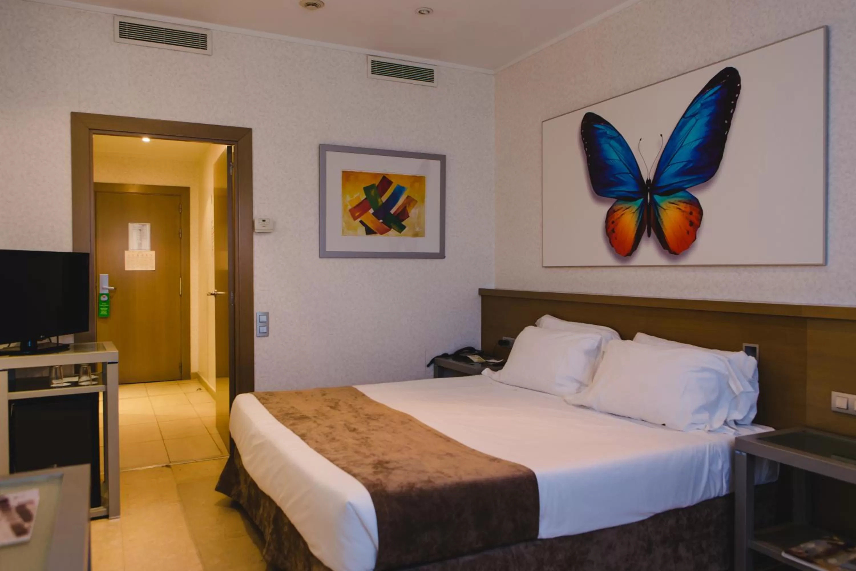King Room - single occupancy in Hotel Mas Camarena
