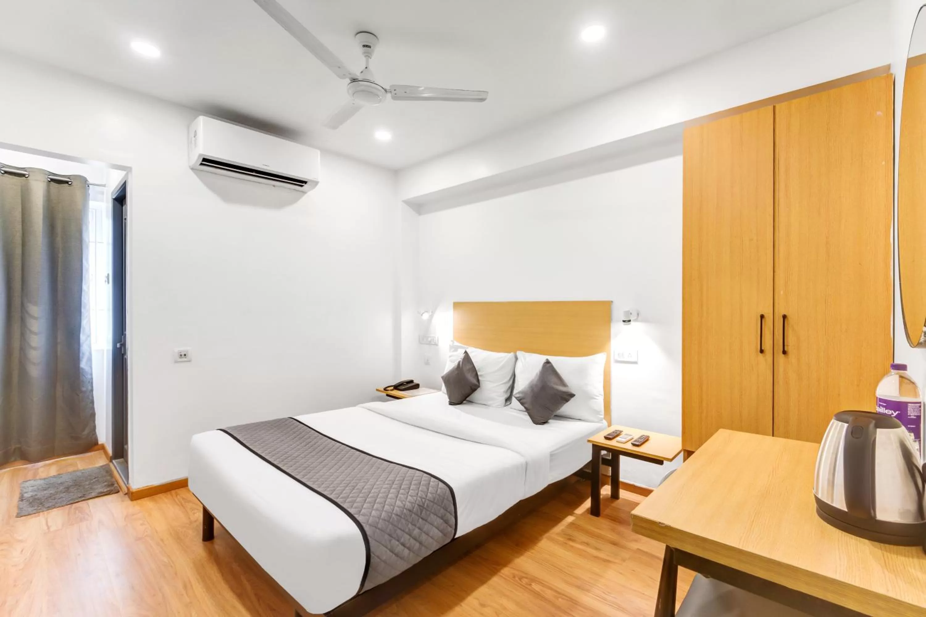 Standard Double Room in UPAR Hotels Thoraipakkam, OMR