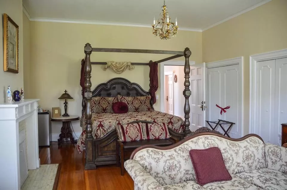 Superior King Room in 1912 Bed and Breakfast
