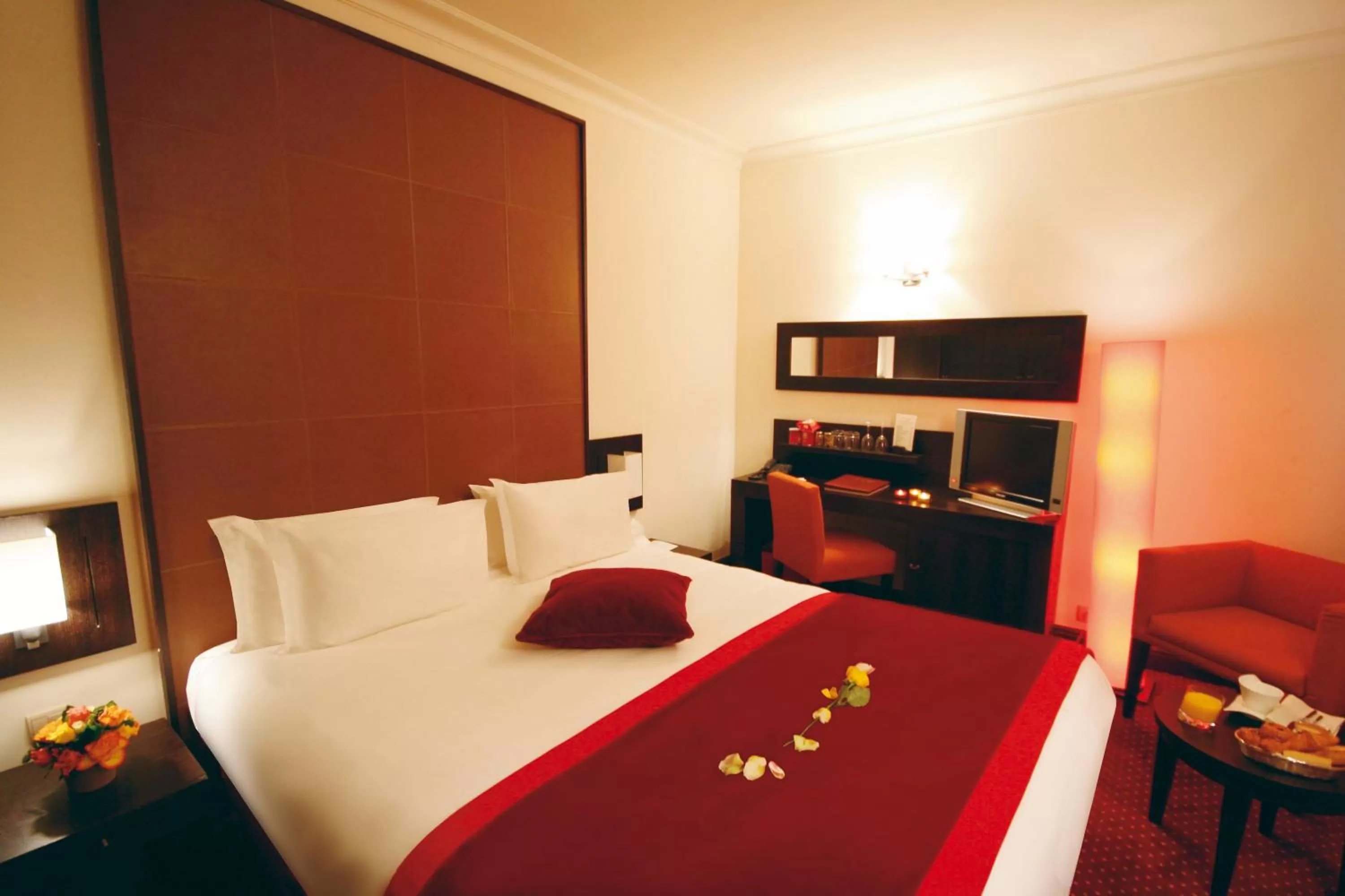 Classic Double Room in Westside Arc de Triomphe Hotel