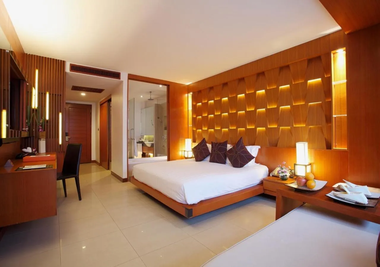 Deluxe Double Room Pool View with Daily Complimentary Mini-bar in La Flora Resort Patong