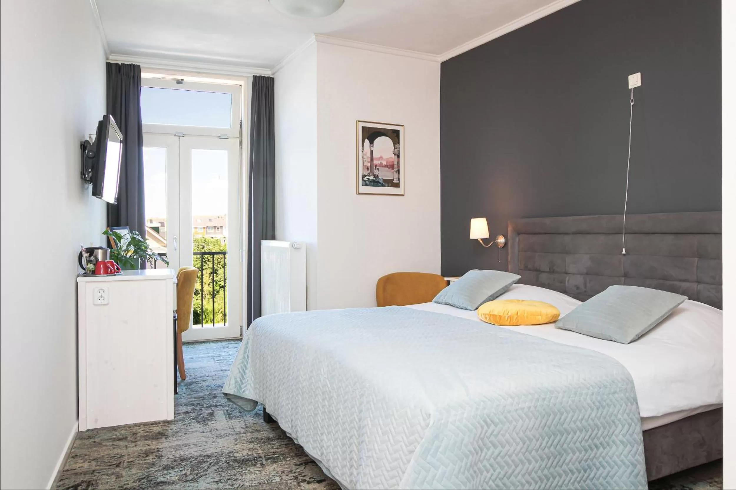 Double Room River Side - single occupancy in Hotel Restaurant Goerres