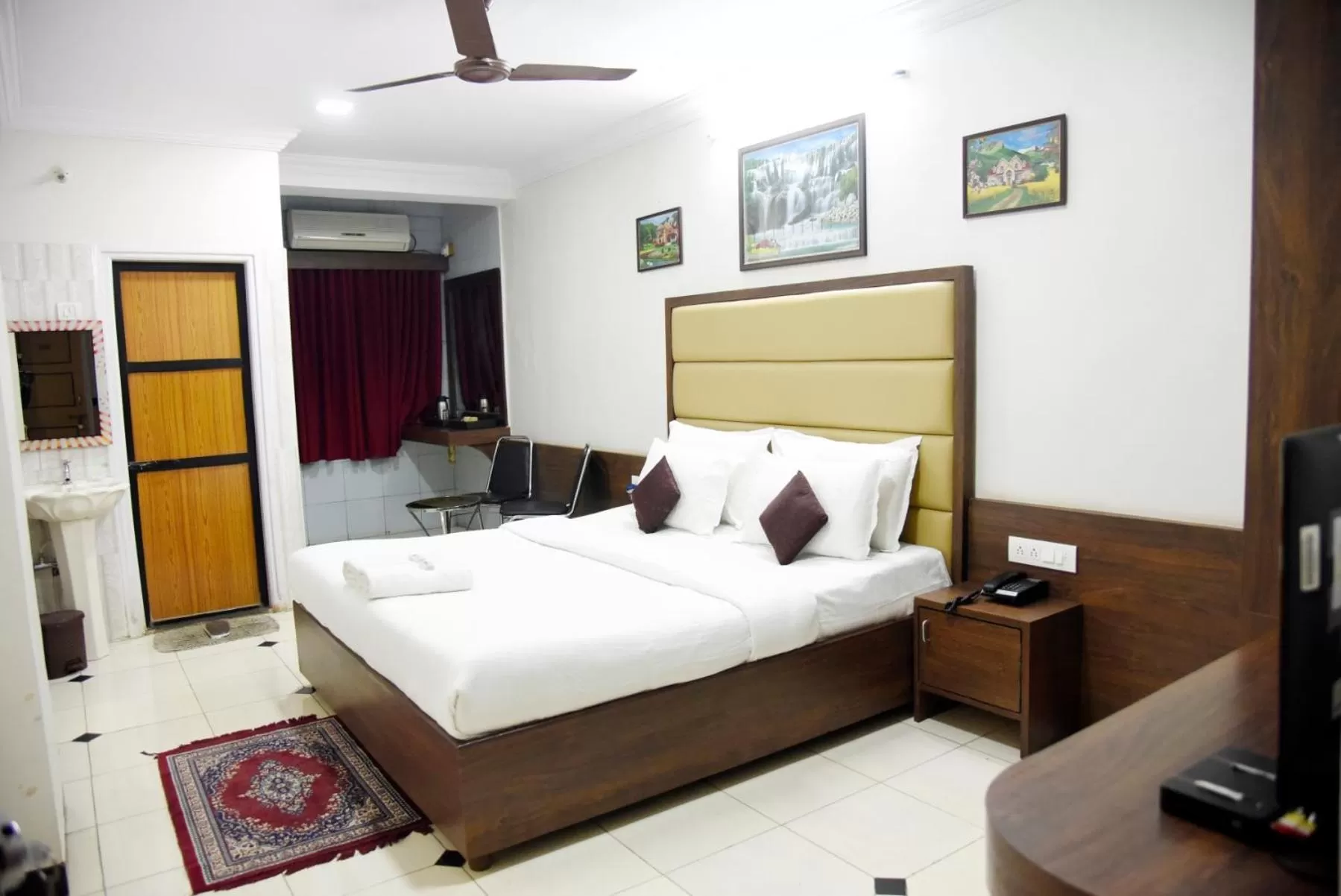 Double Room in Hotel Sai Yatri