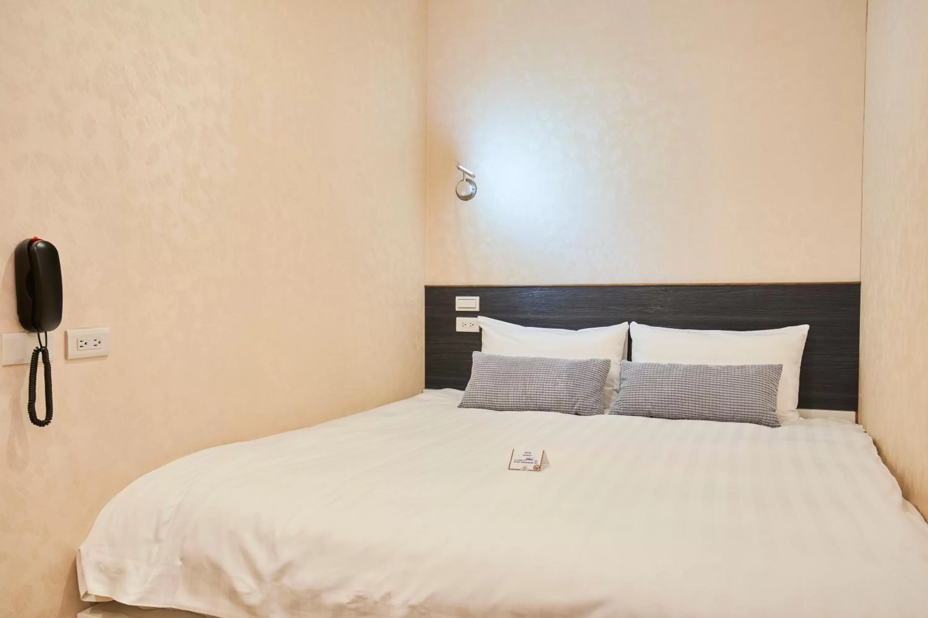 Standard Double Room - No Window in Place‧X Hotel