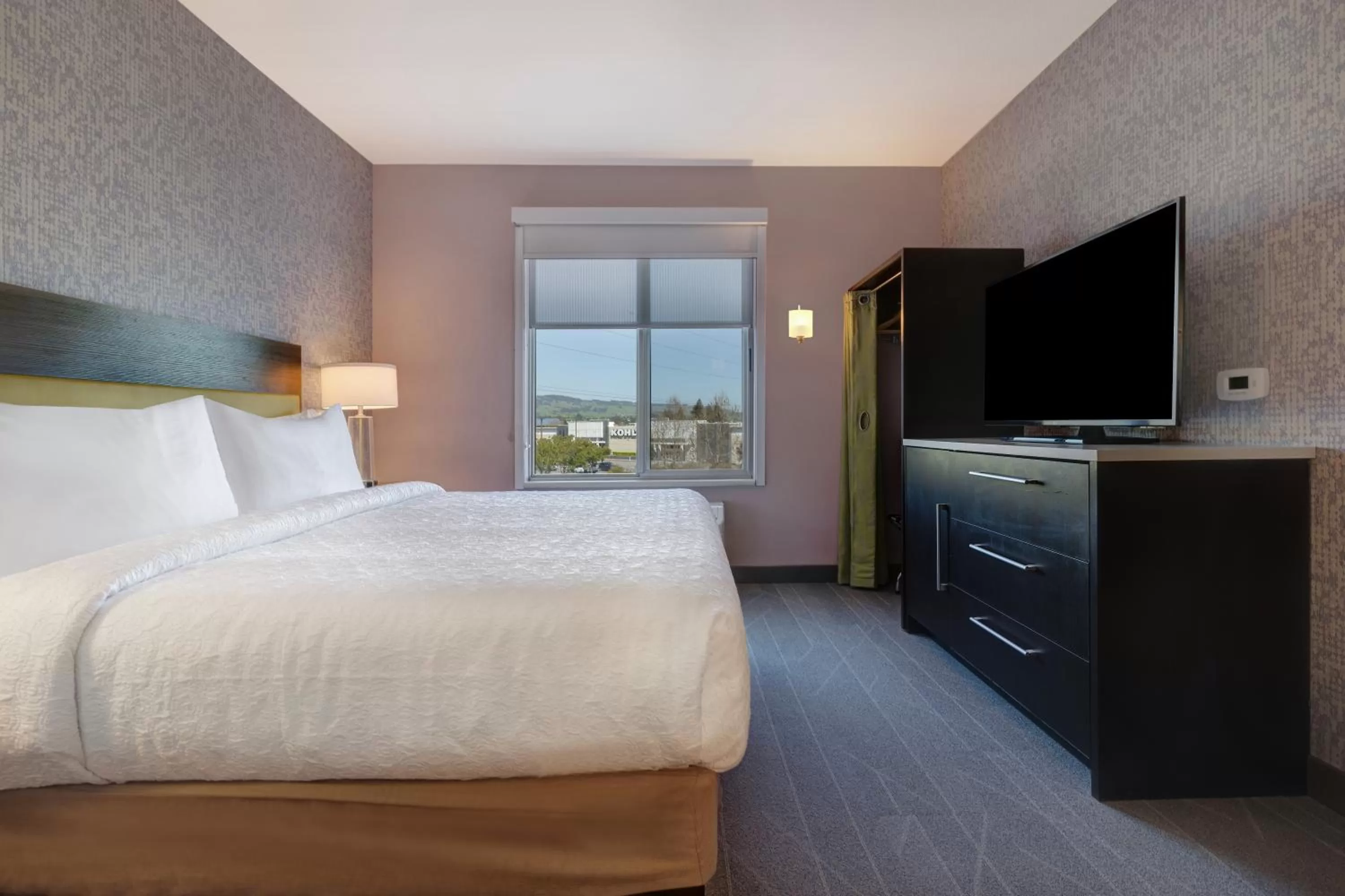 King Suite with Mountain View - Hearing Accessible in Home2 Suites By Hilton Petaluma