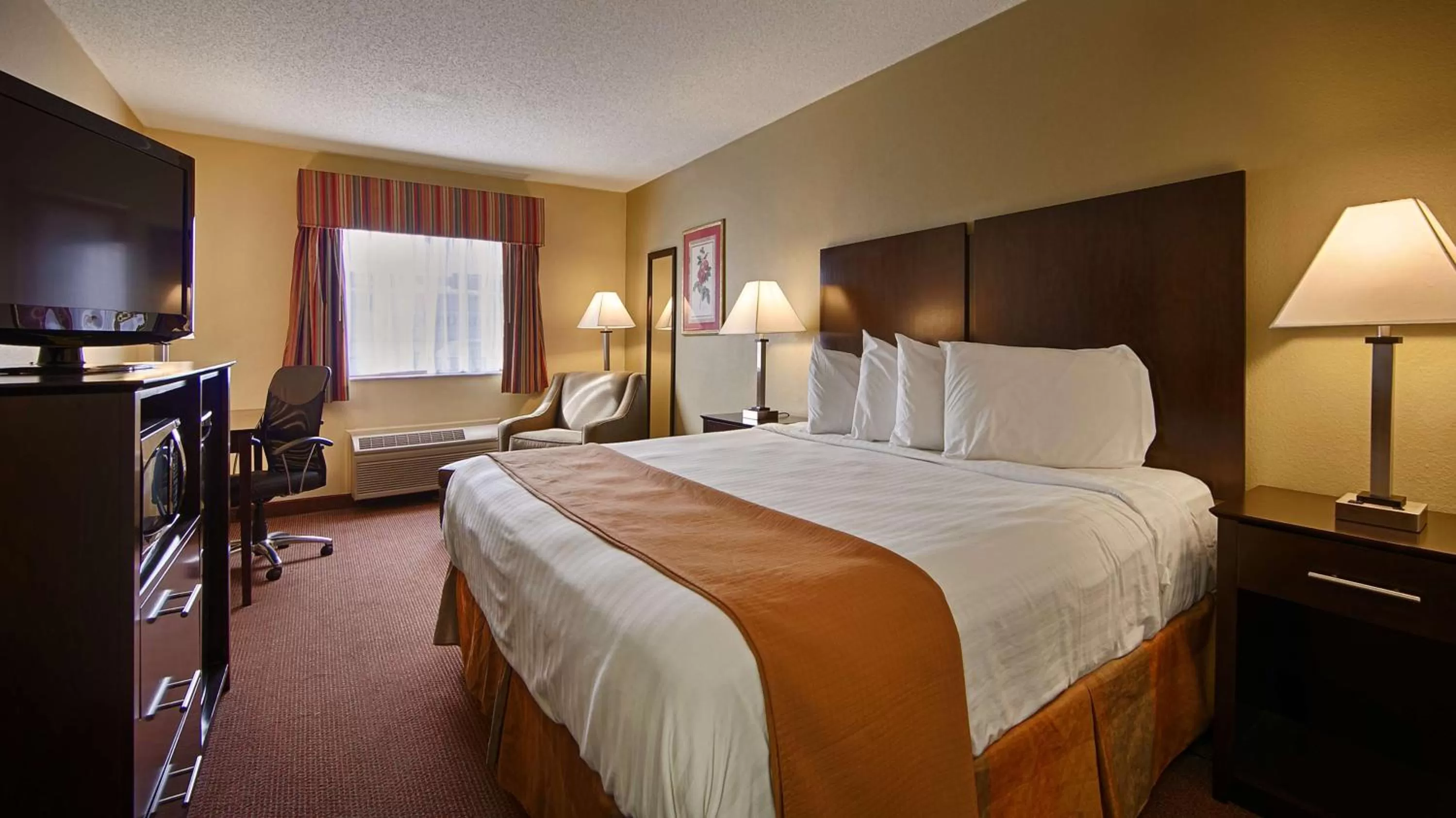Queen Room with Bath Tub - Mobility Access/Non-Smoking in Best Western Muncie