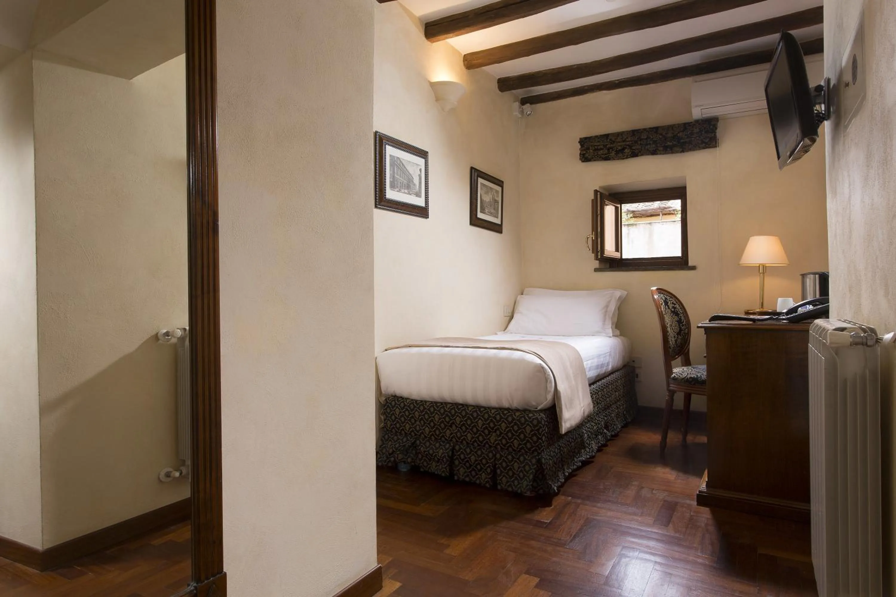 Comfort Single Room in Hotel Teatro Pace