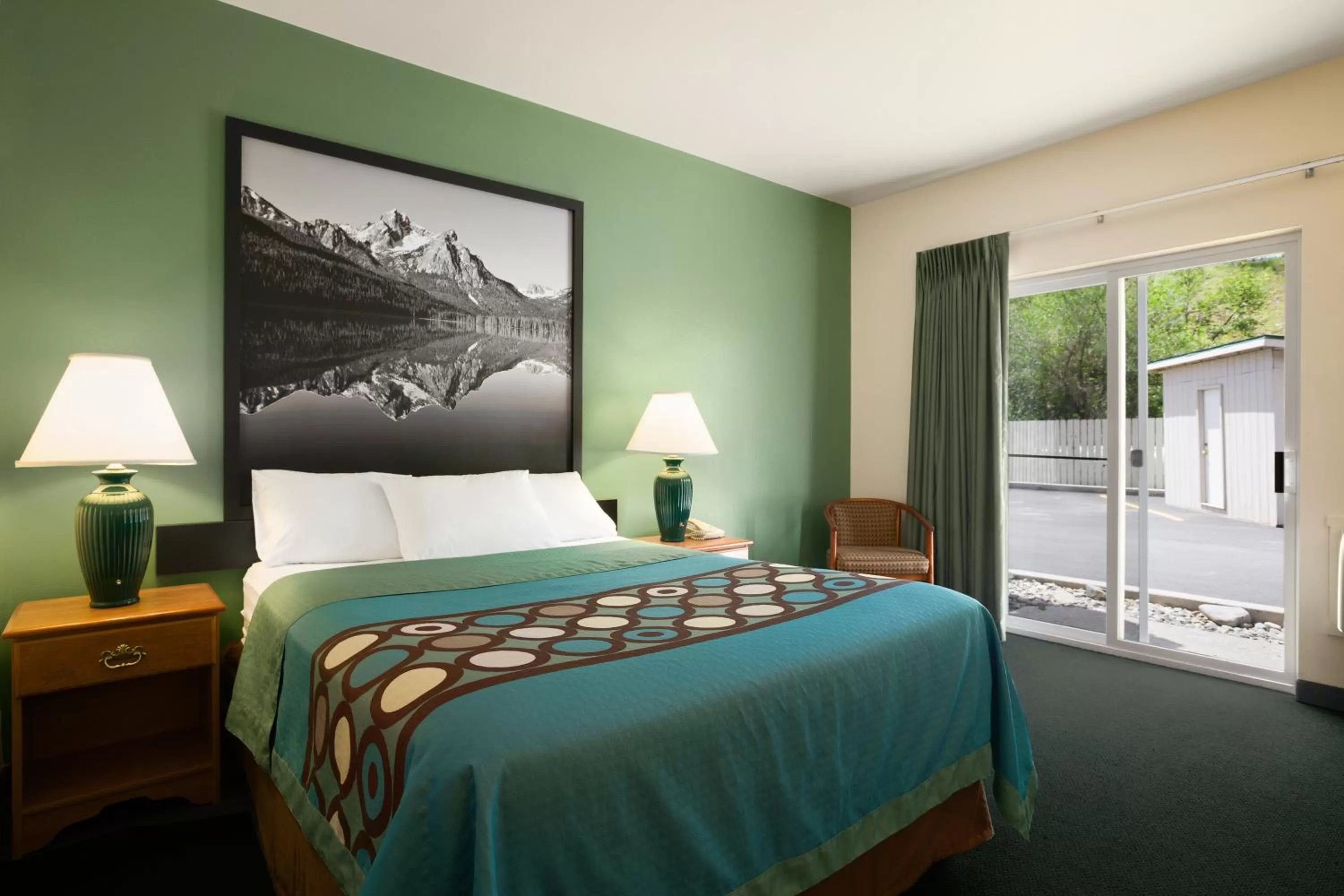 1 Queen Bed, Mobility Accessible Room, w/Grab Bars, Non-Smoking in Super 8 by Wyndham Salmon