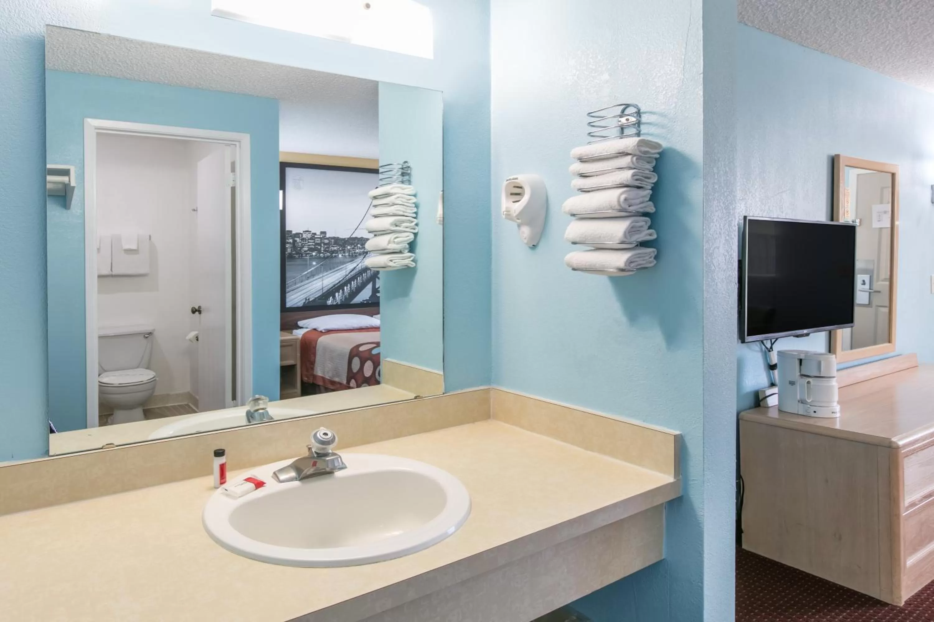 King Room - Non-Smoking in Super 8 by Wyndham Bishop