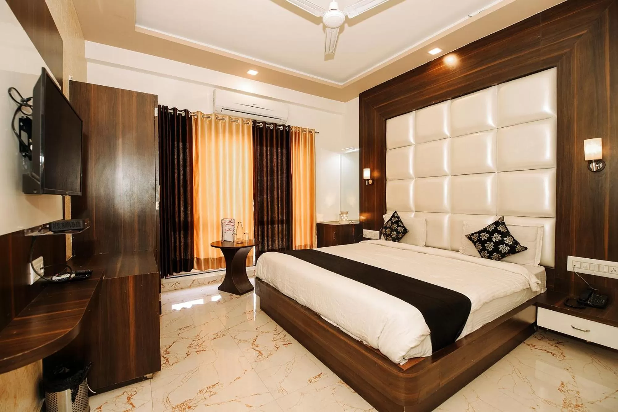 FabHotel Prime The Royal Galaxy