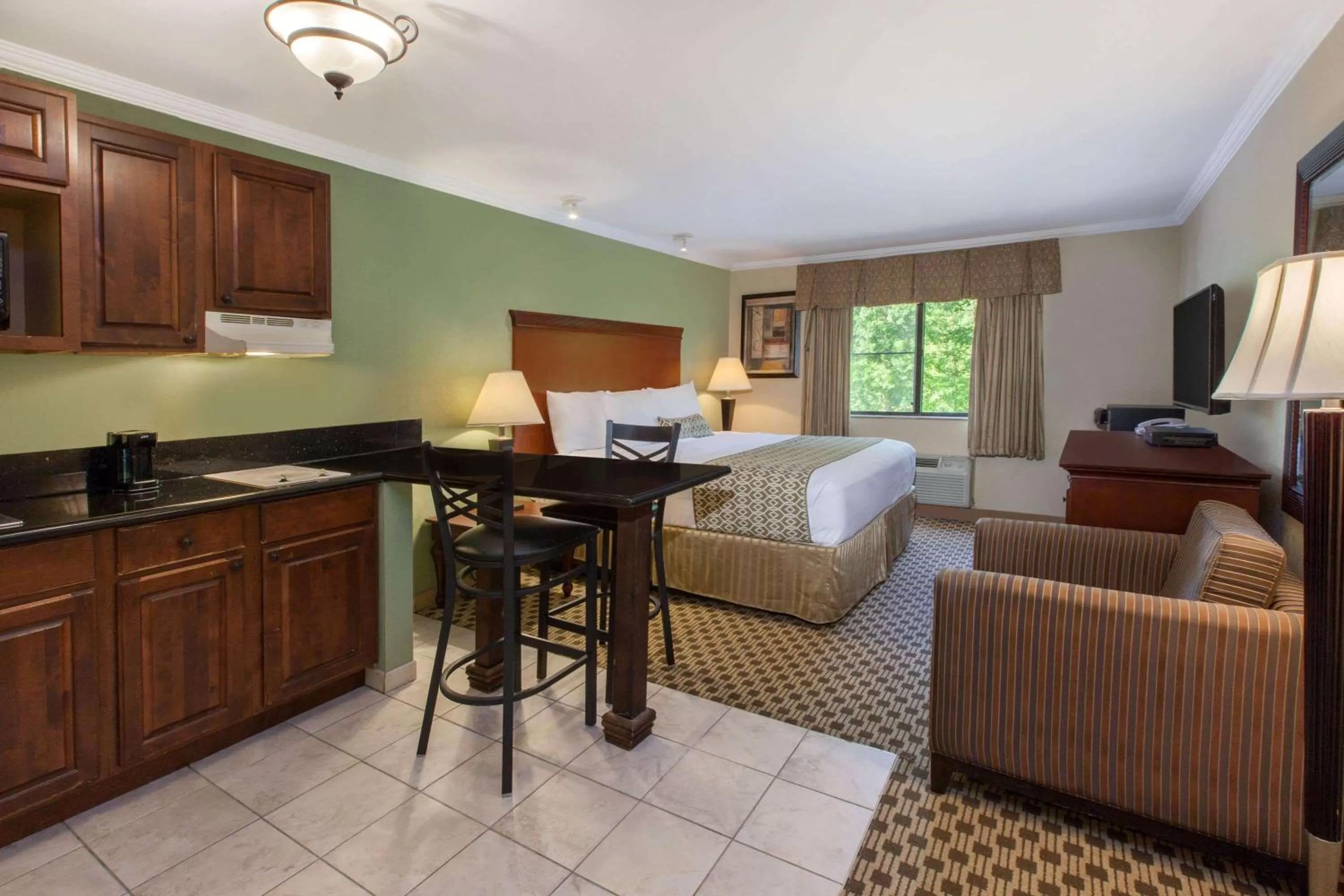 Deluxe King Studio Suite Non Smoking in Baymont by Wyndham Pompton Plains/Wayne