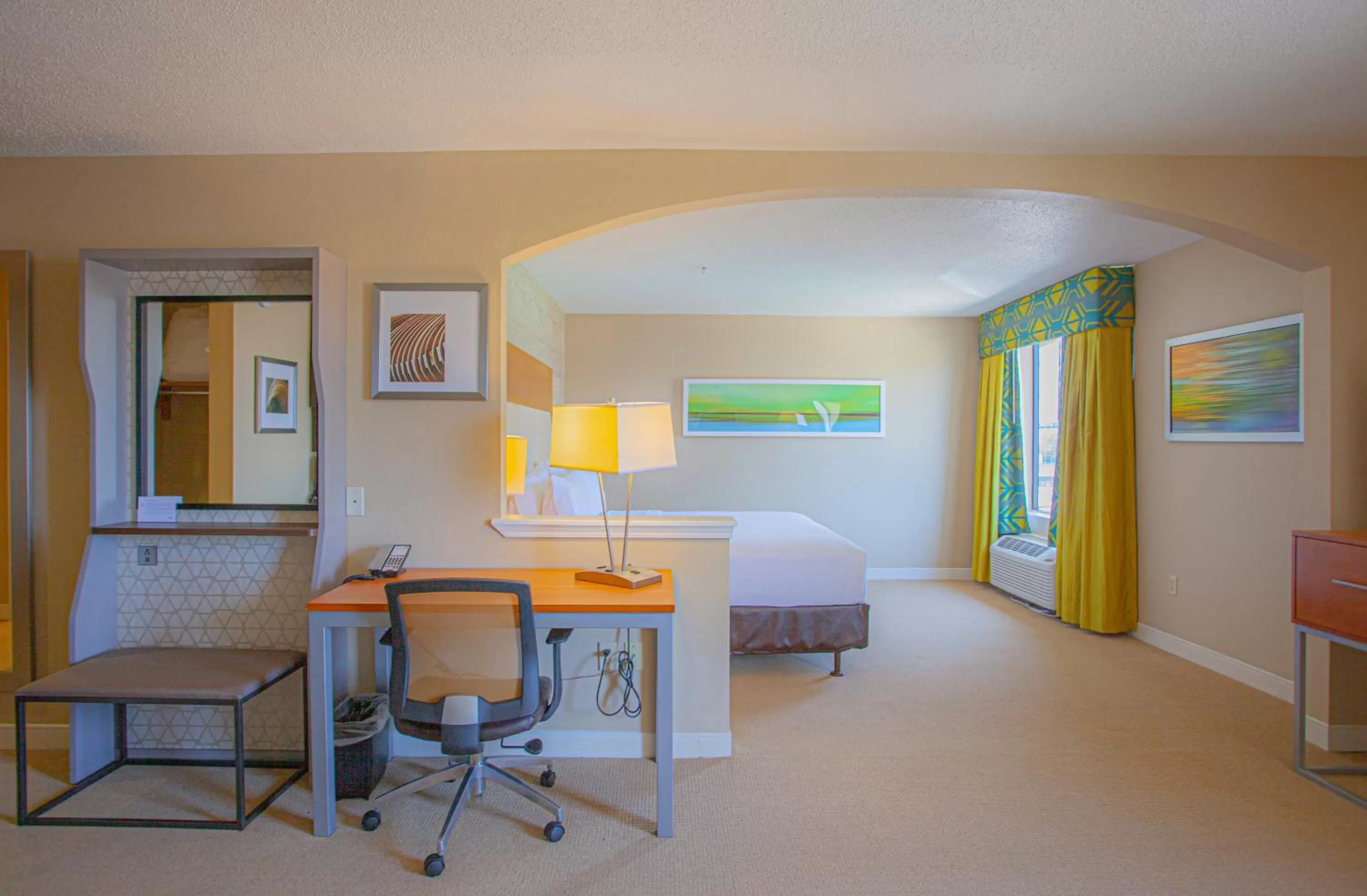Holiday Inn & Suites Spring - The Woodlands