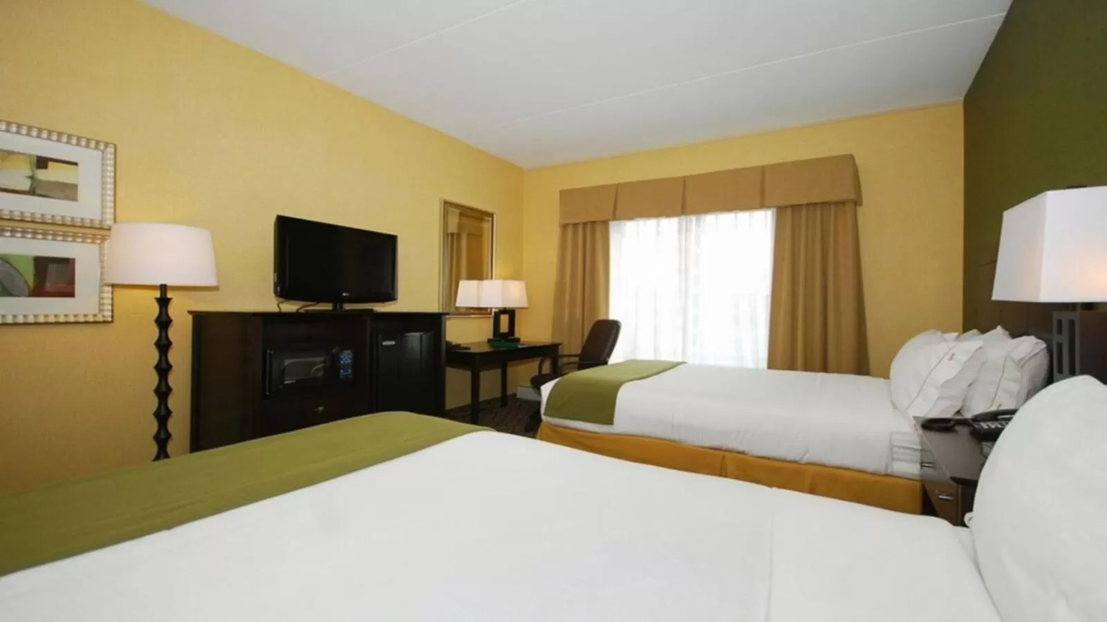 Communal lounge/ TV room, Bed in Wingate by Wyndham Kittanning