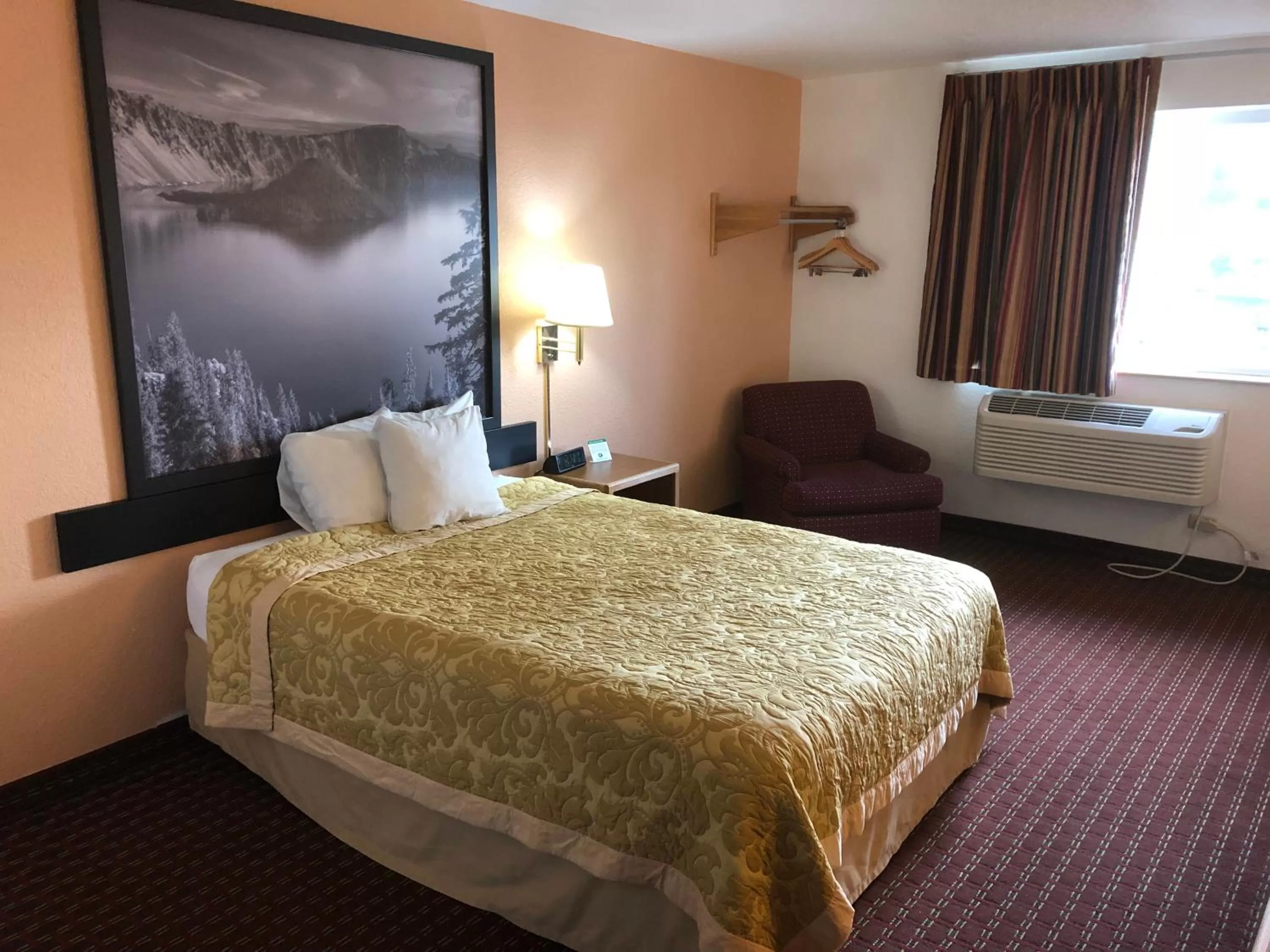 Queen Room - Non-Smoking in Super 8 by Wyndham The Dalles OR