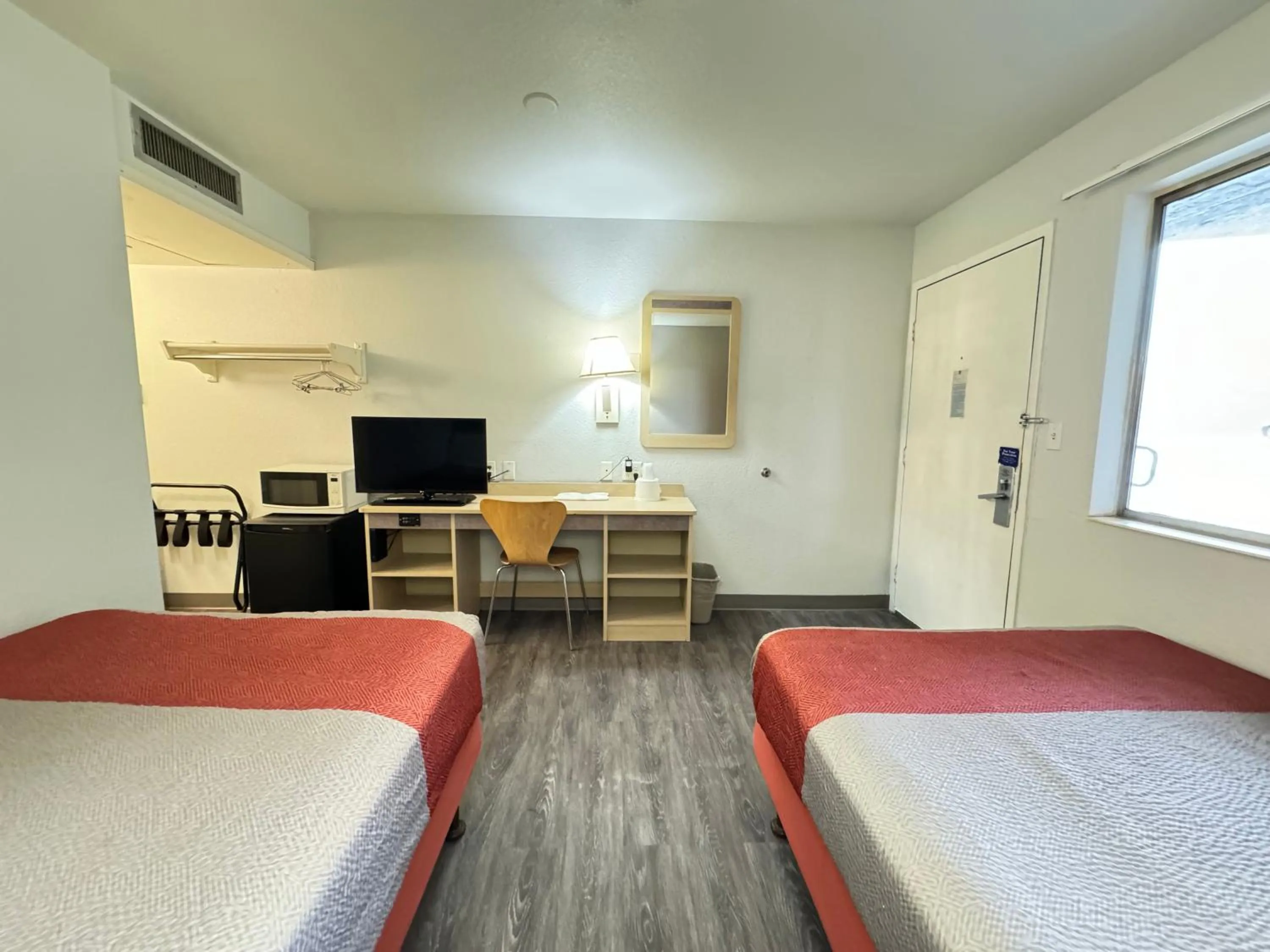 Quadruple Room - Disability Access - Non-Smoking in Motel 6-Casper, WY