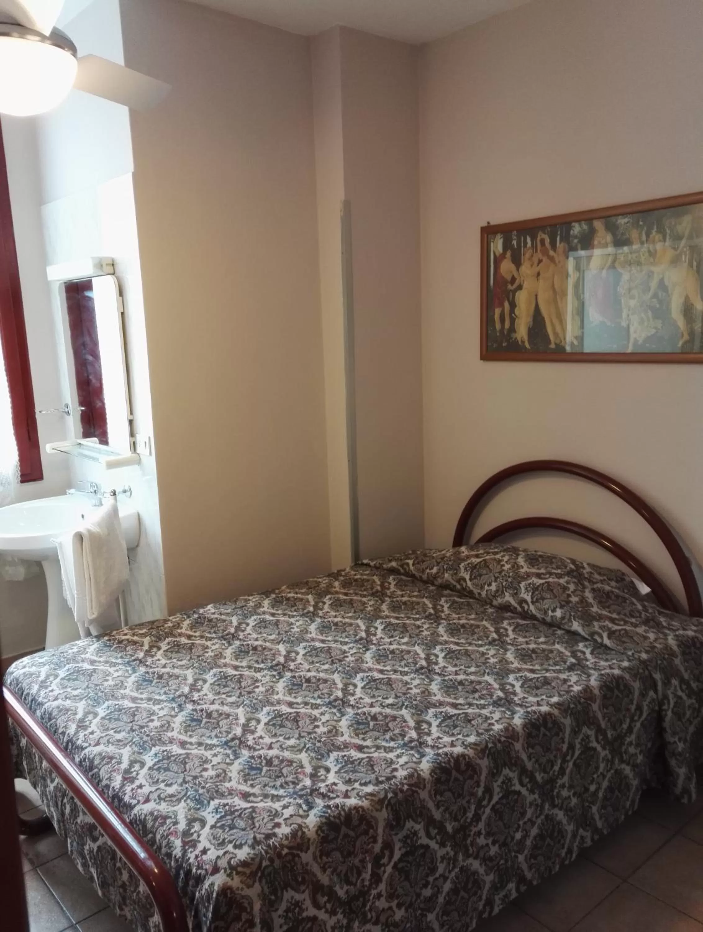 Economy Single Room with Shared Bathroom in Hotel Masaccio