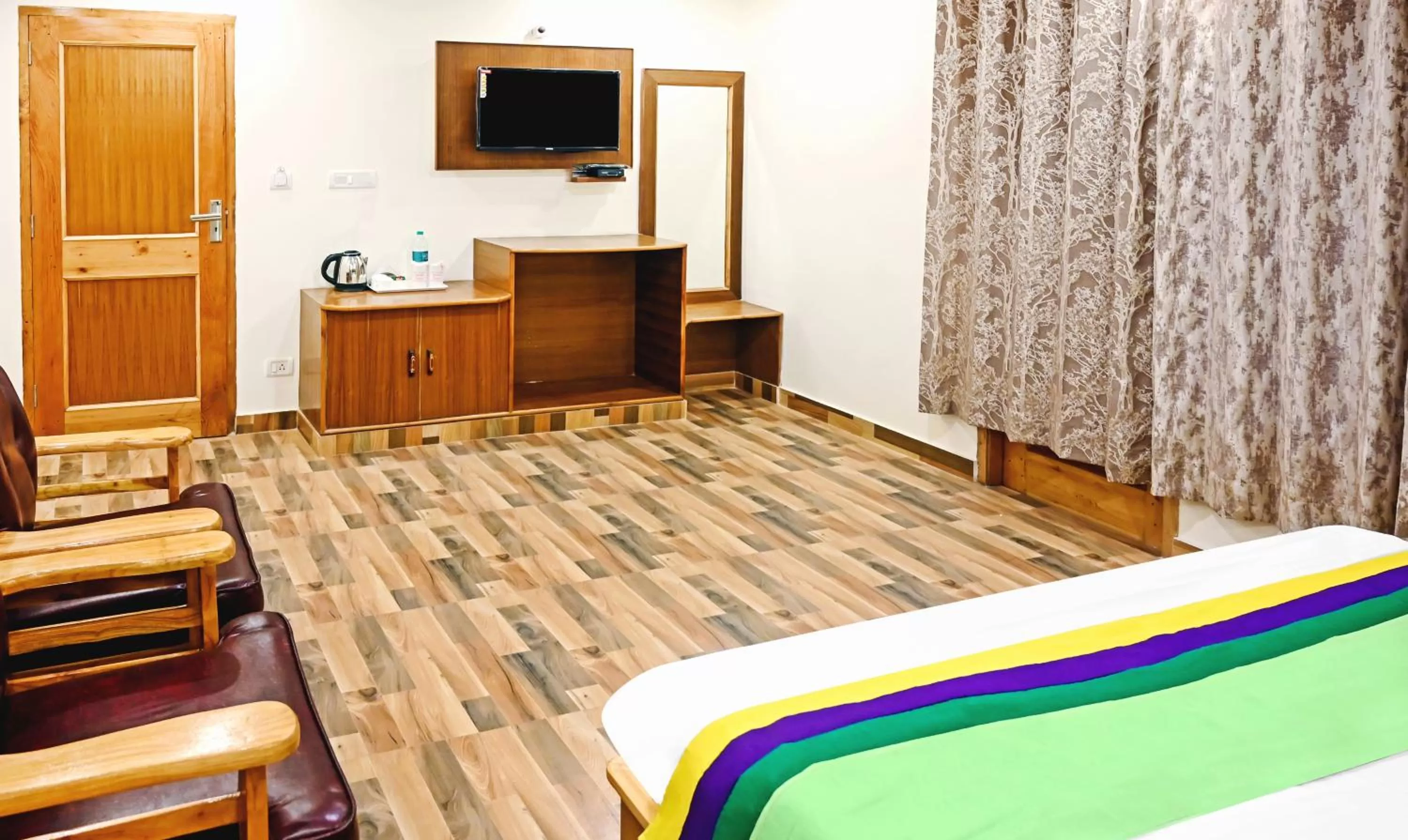 Deluxe Double Room in Treebo Trend Hotel Dev With Valley View