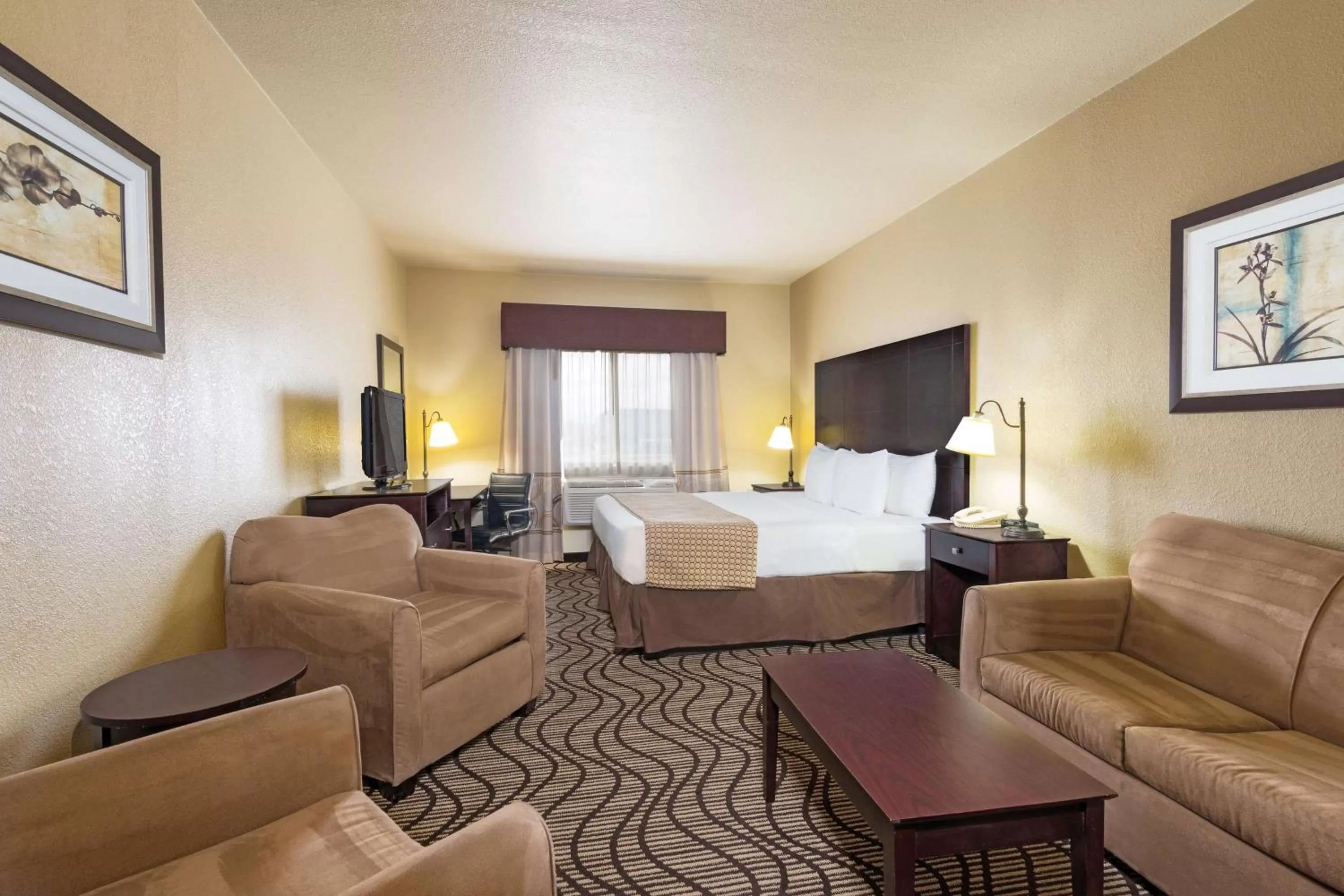 Deluxe King Suite - Non-Smoking in La Quinta by Wyndham Henderson-Northeast Denver