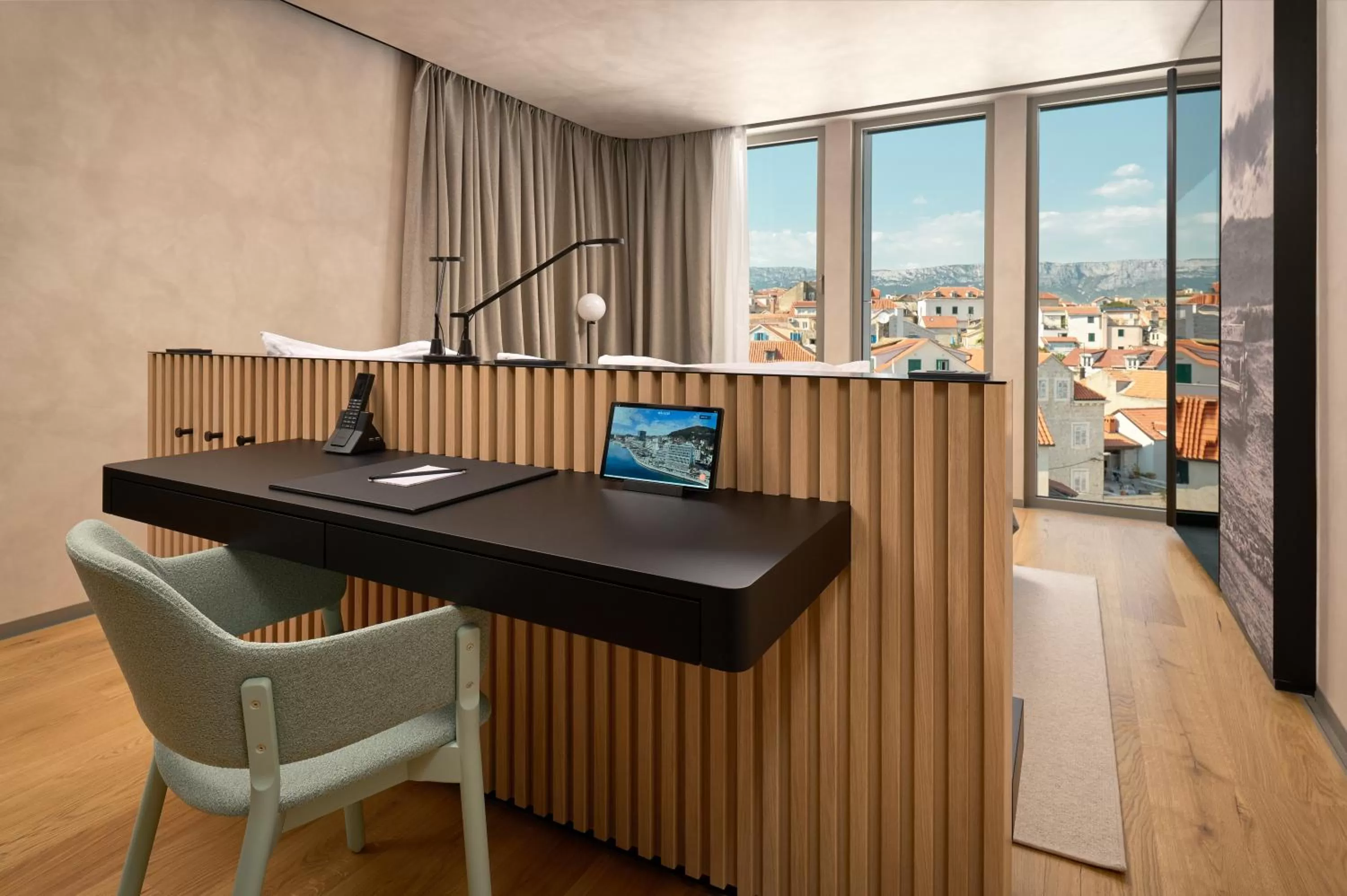 Superior Twin Room with City View in Hotel Ambasador