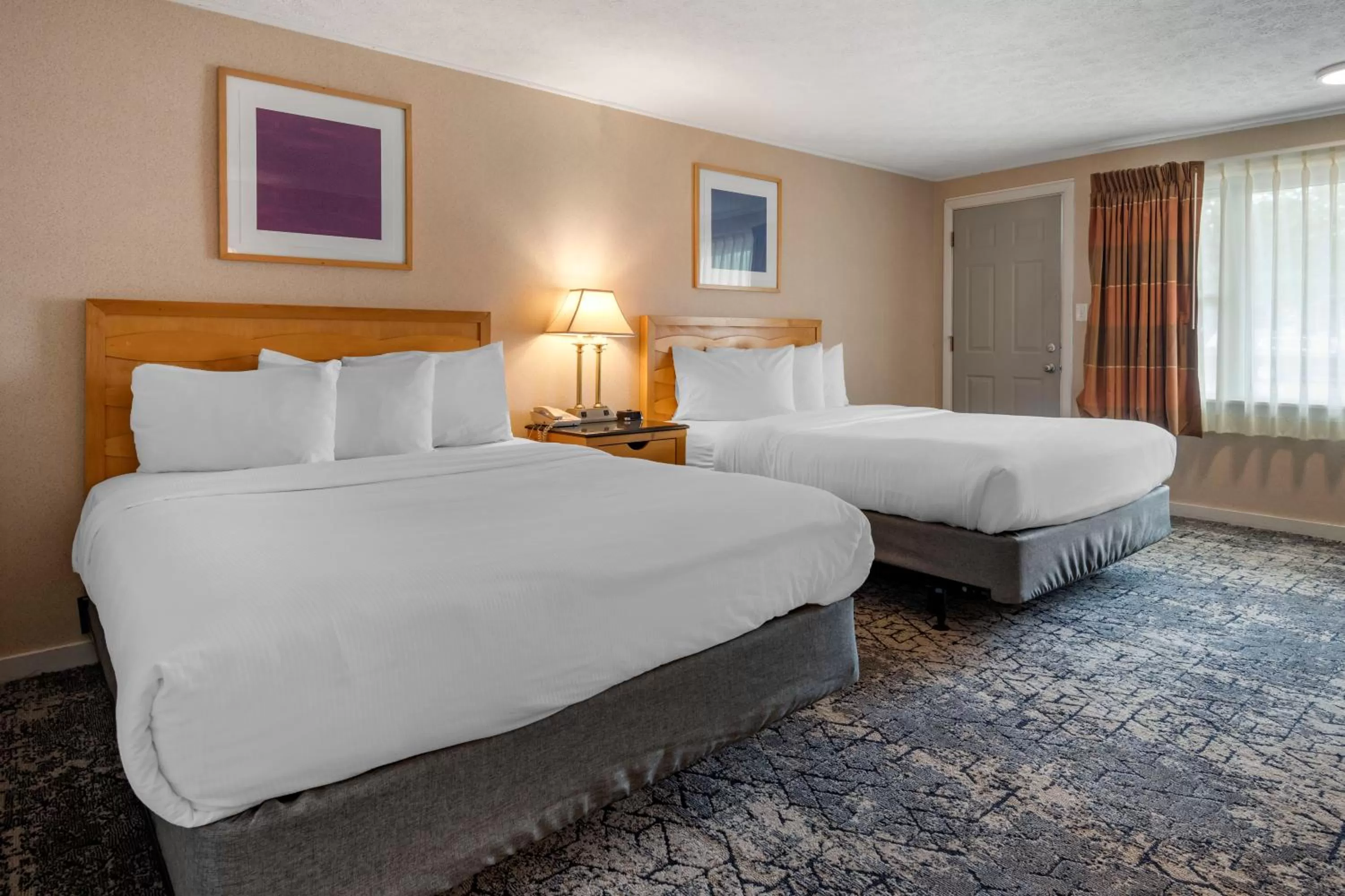 Standard 2 Queen Room in Anchor Inn and Cottages Wells-Ogunquit