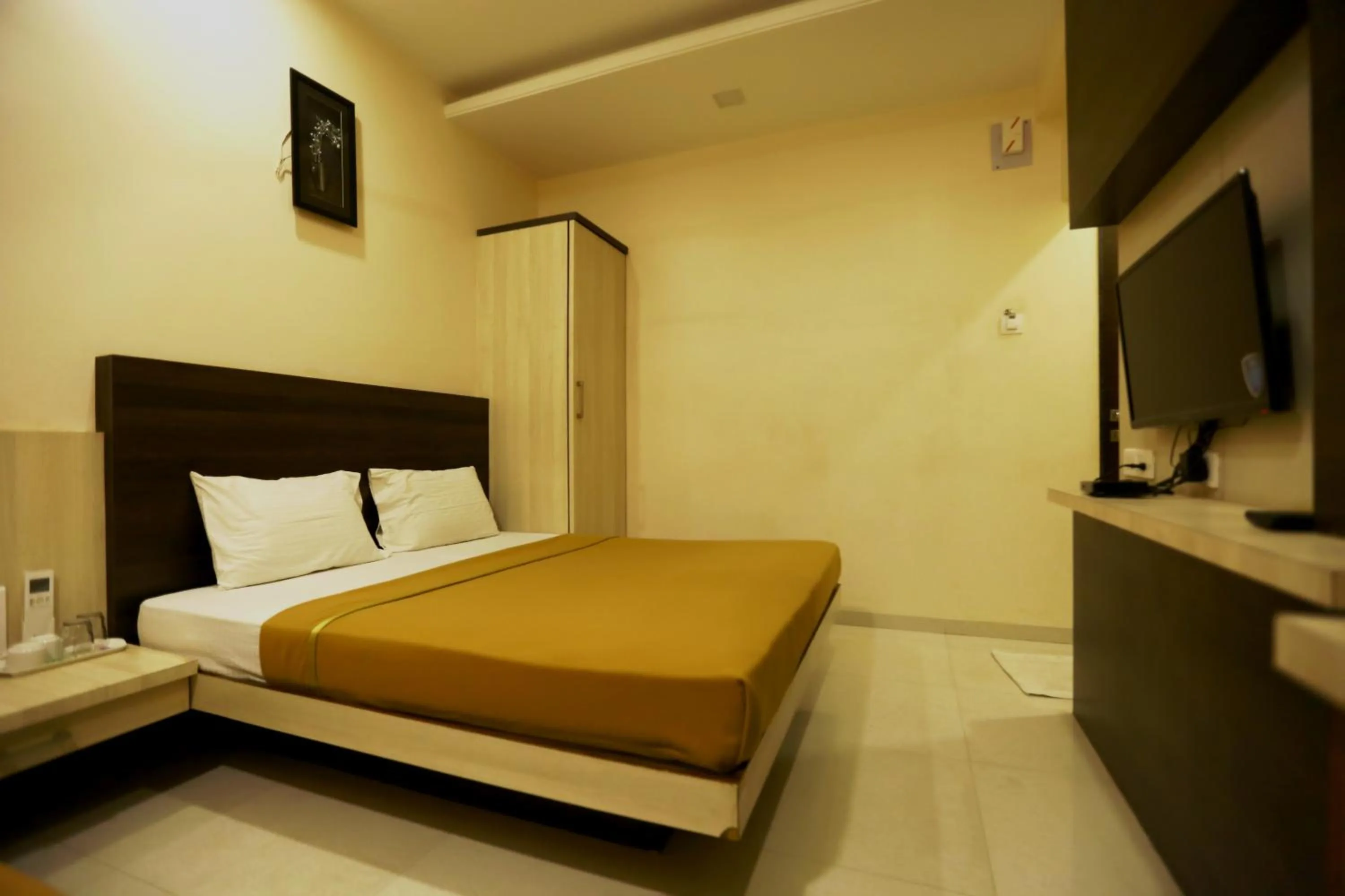 Deluxe Double Room in Hotel Madhuri Executive