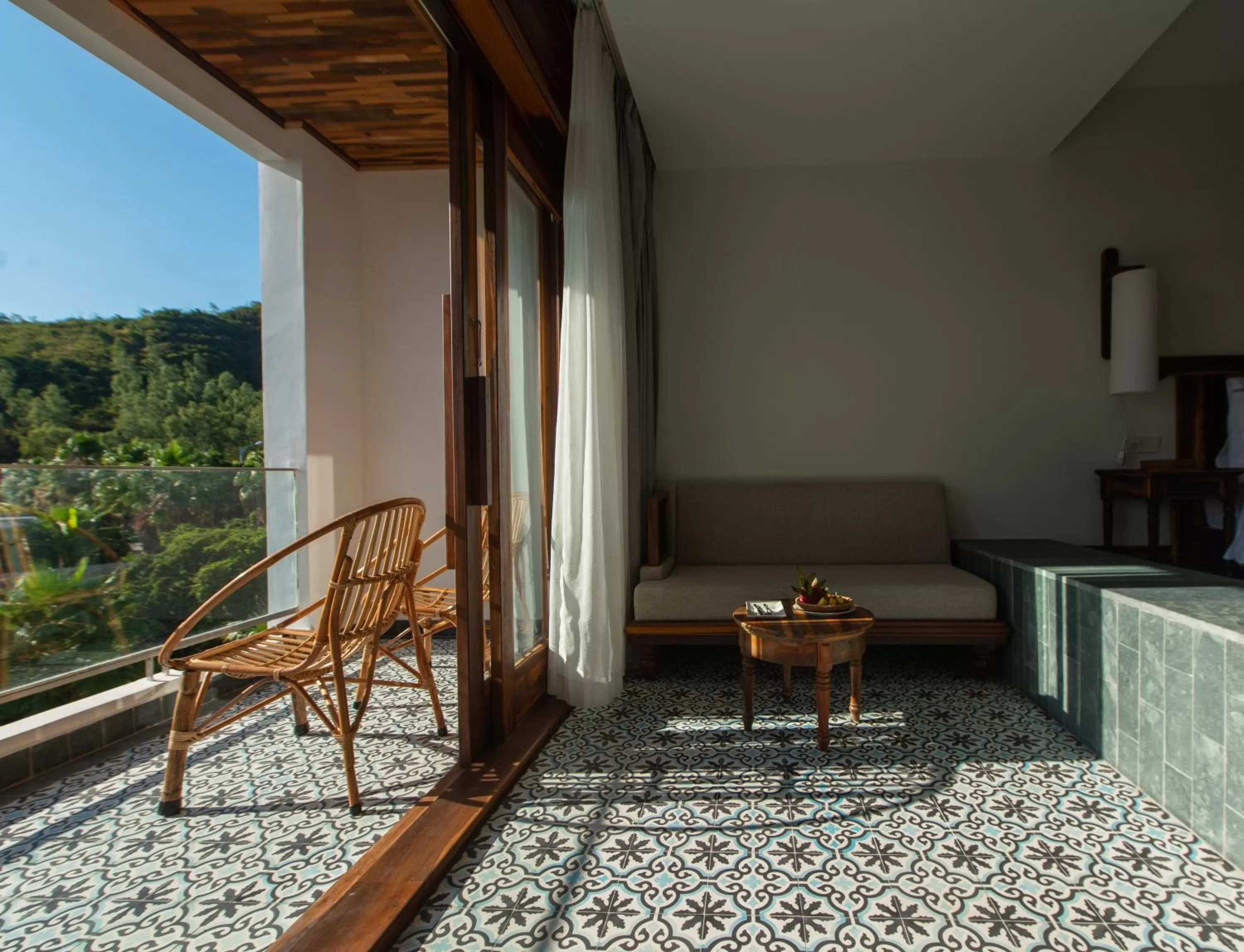 Balcony Sea View King in Alibu Resort Nha Trang