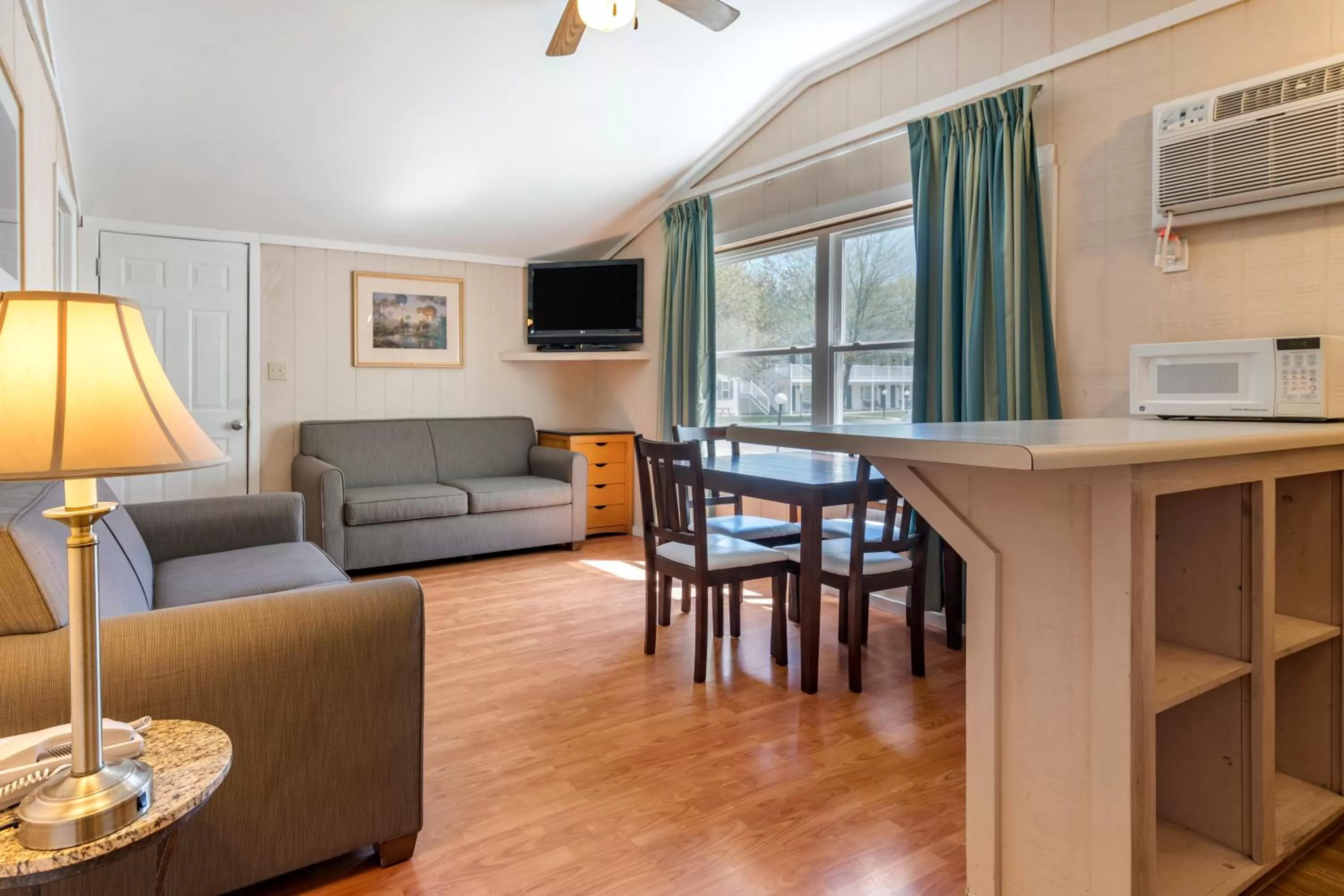 Two-Bedroom Large Cottage in Anchor Inn and Cottages Wells-Ogunquit