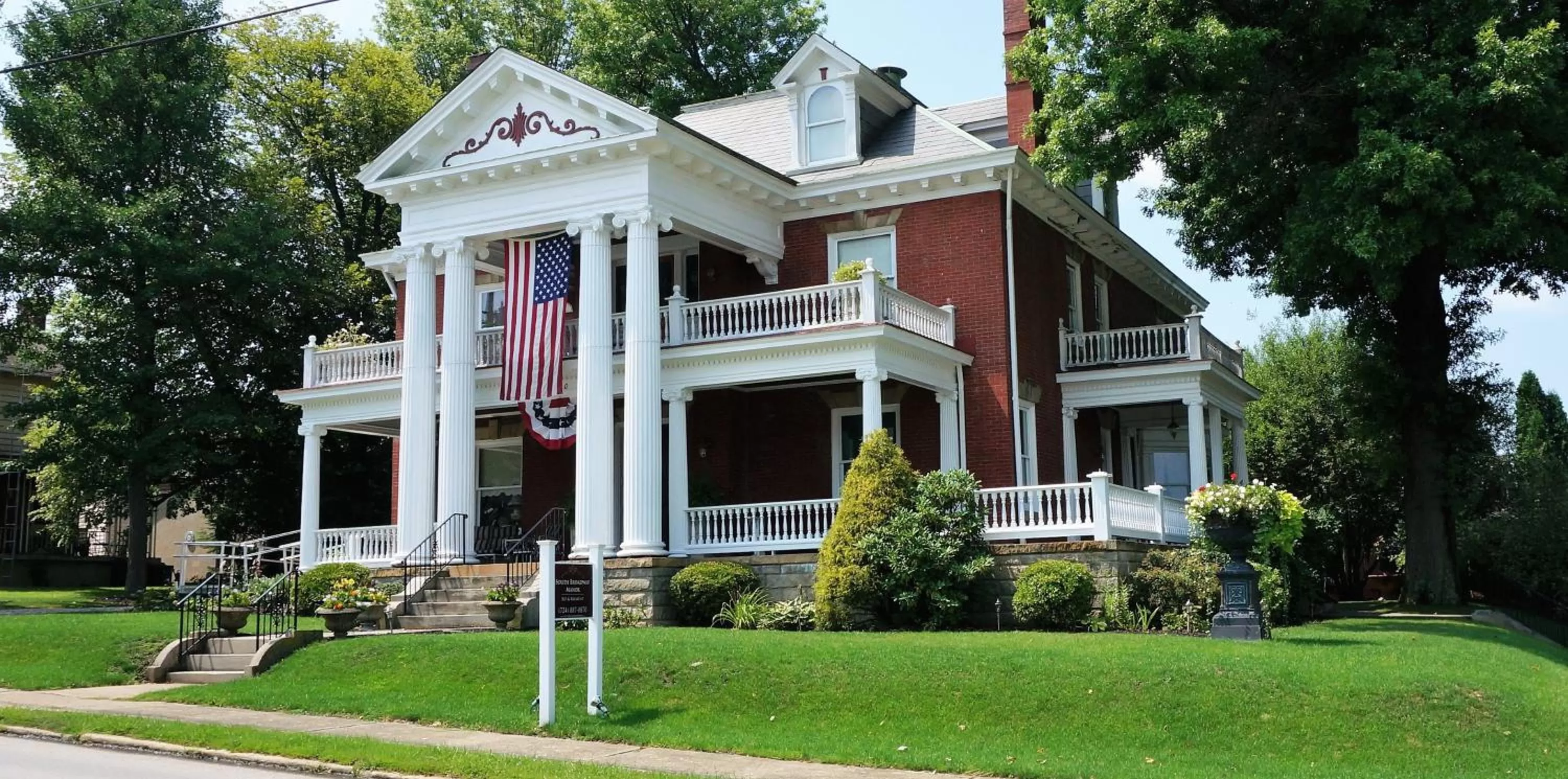 South Broadway Manor B&B - Near Fallingwater, Ohiopyle State Park, Hiking & Biking trails GAP