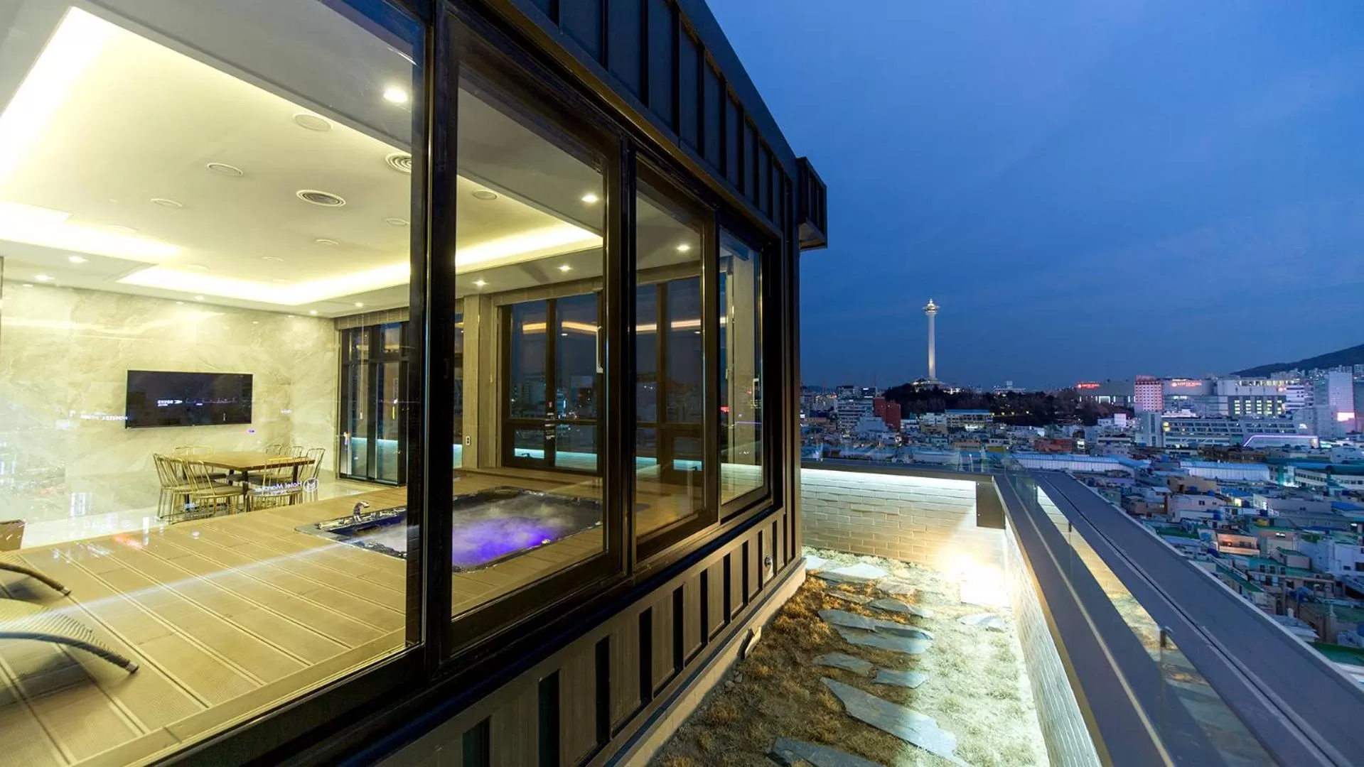 Duplex Penthouse Apartment in GnB Hotel