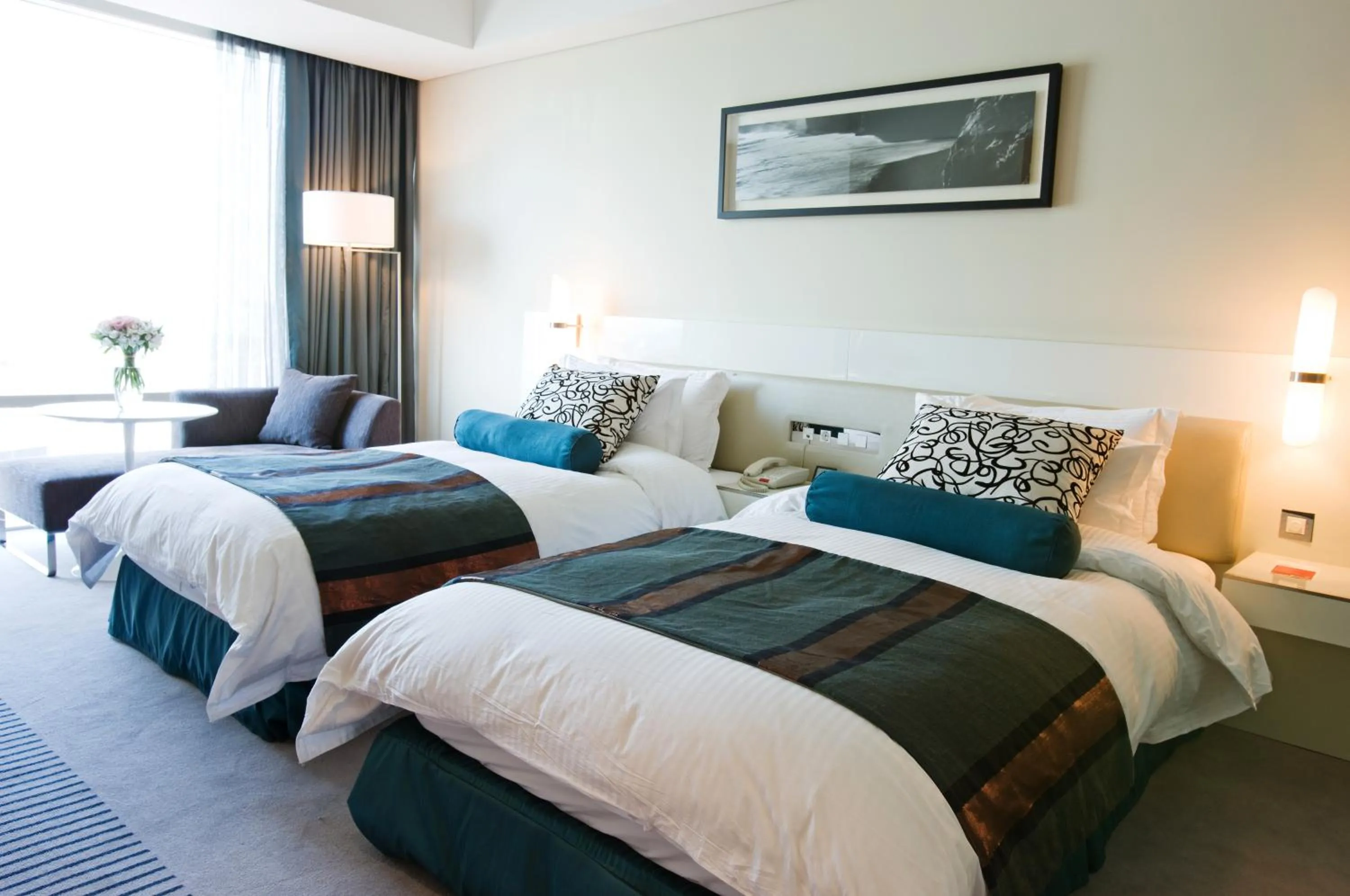 Deluxe Twin Room in Ramada Plaza by Wyndham Suwon