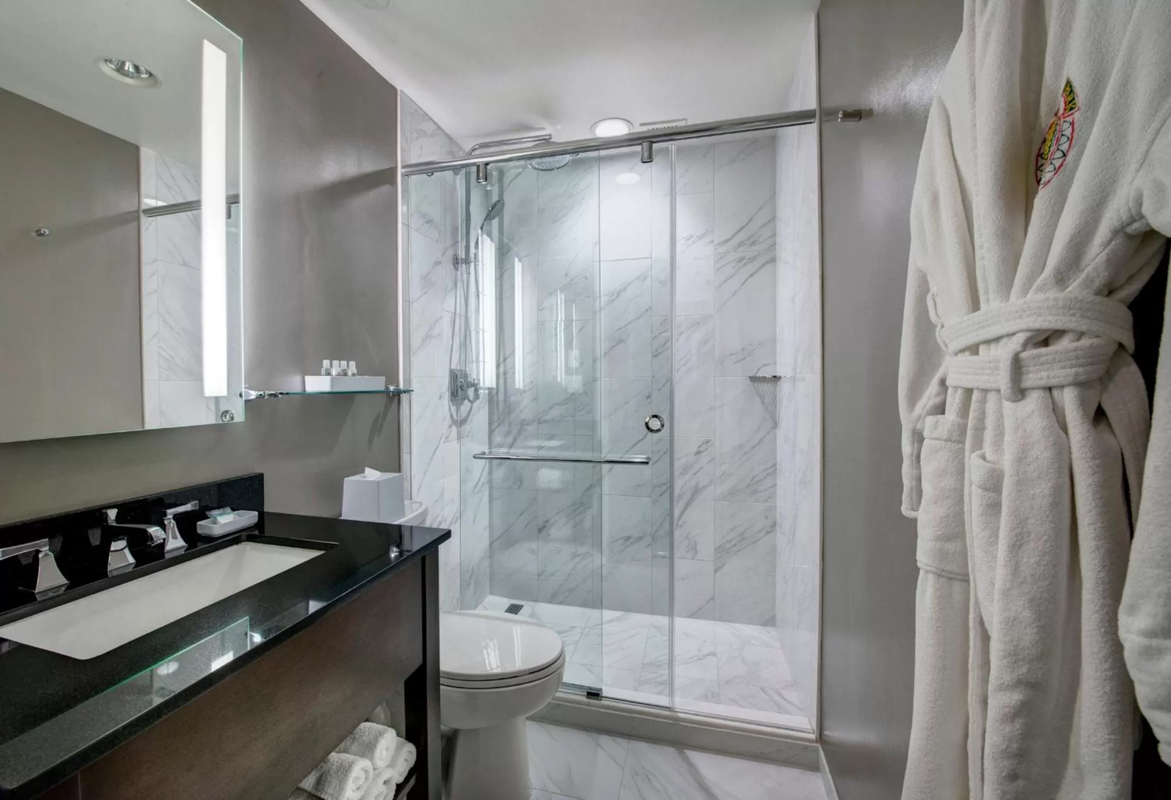 Standard Queen Room with One Queen Bed in Phoenix Park Hotel