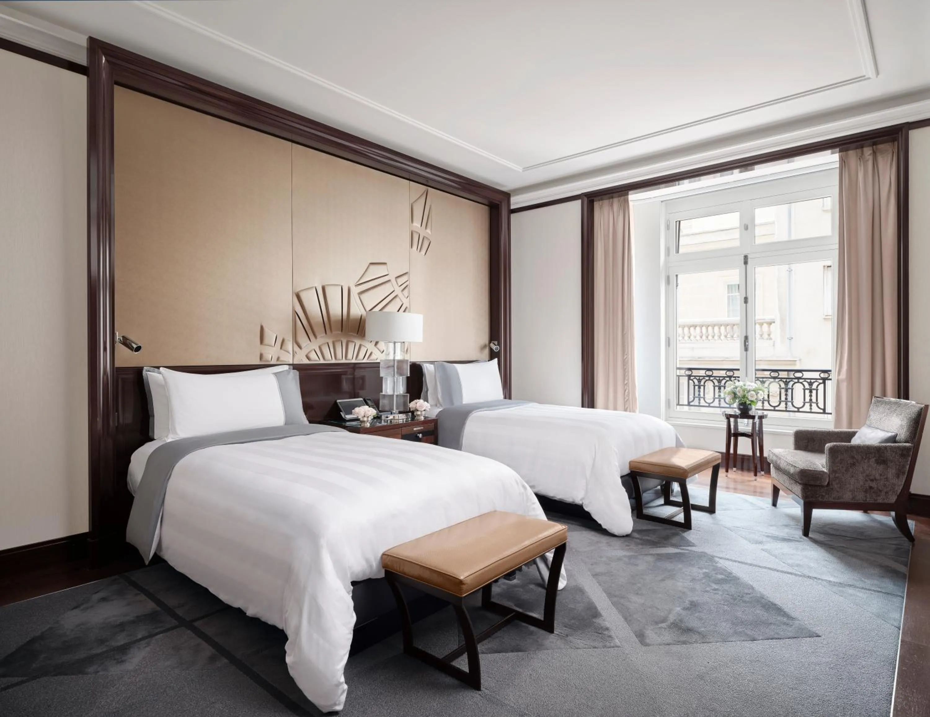 Bedroom, Bed in The Peninsula Paris