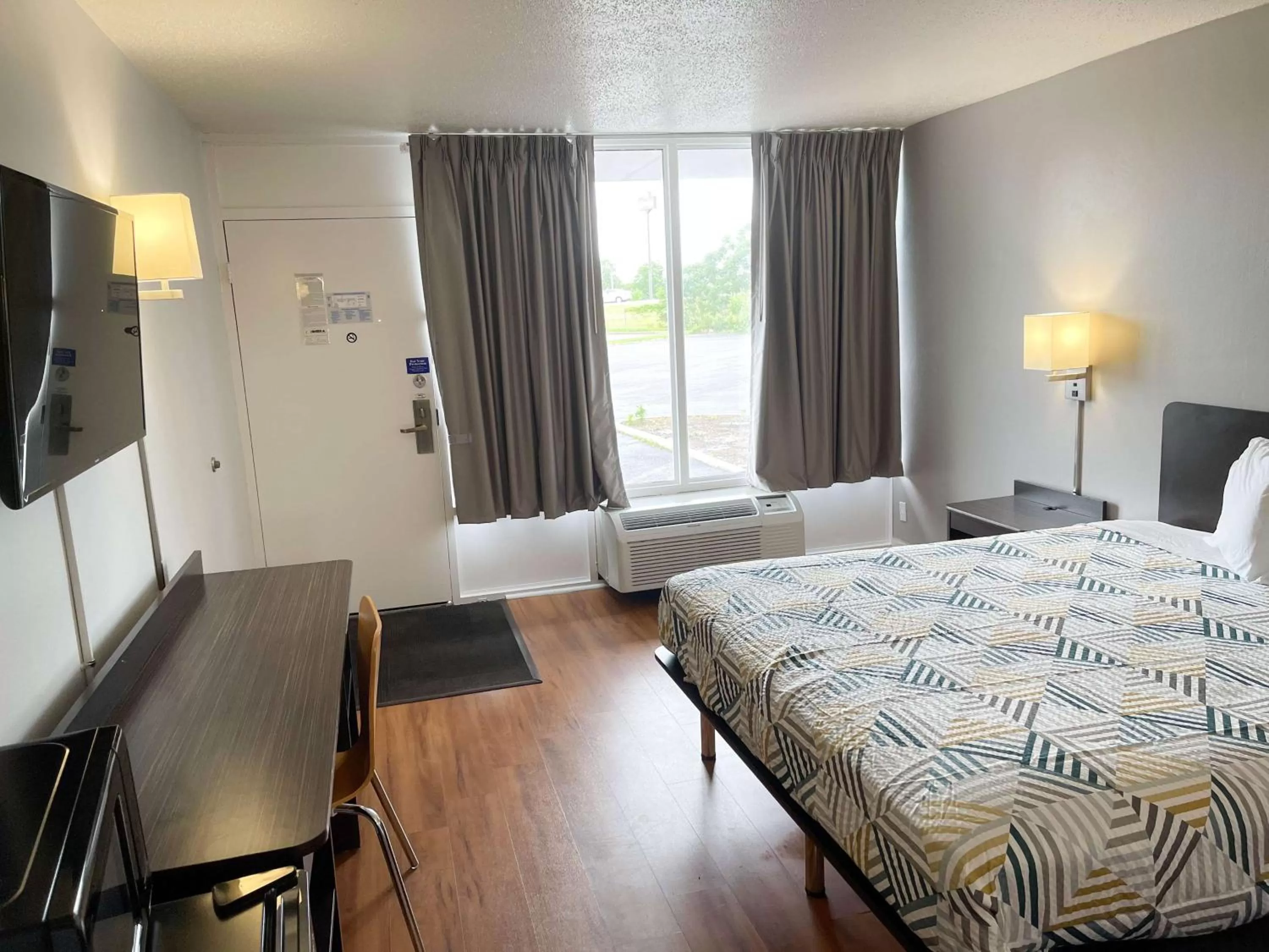 Suite - Non-Smoking in Motel 6-Troy, OH