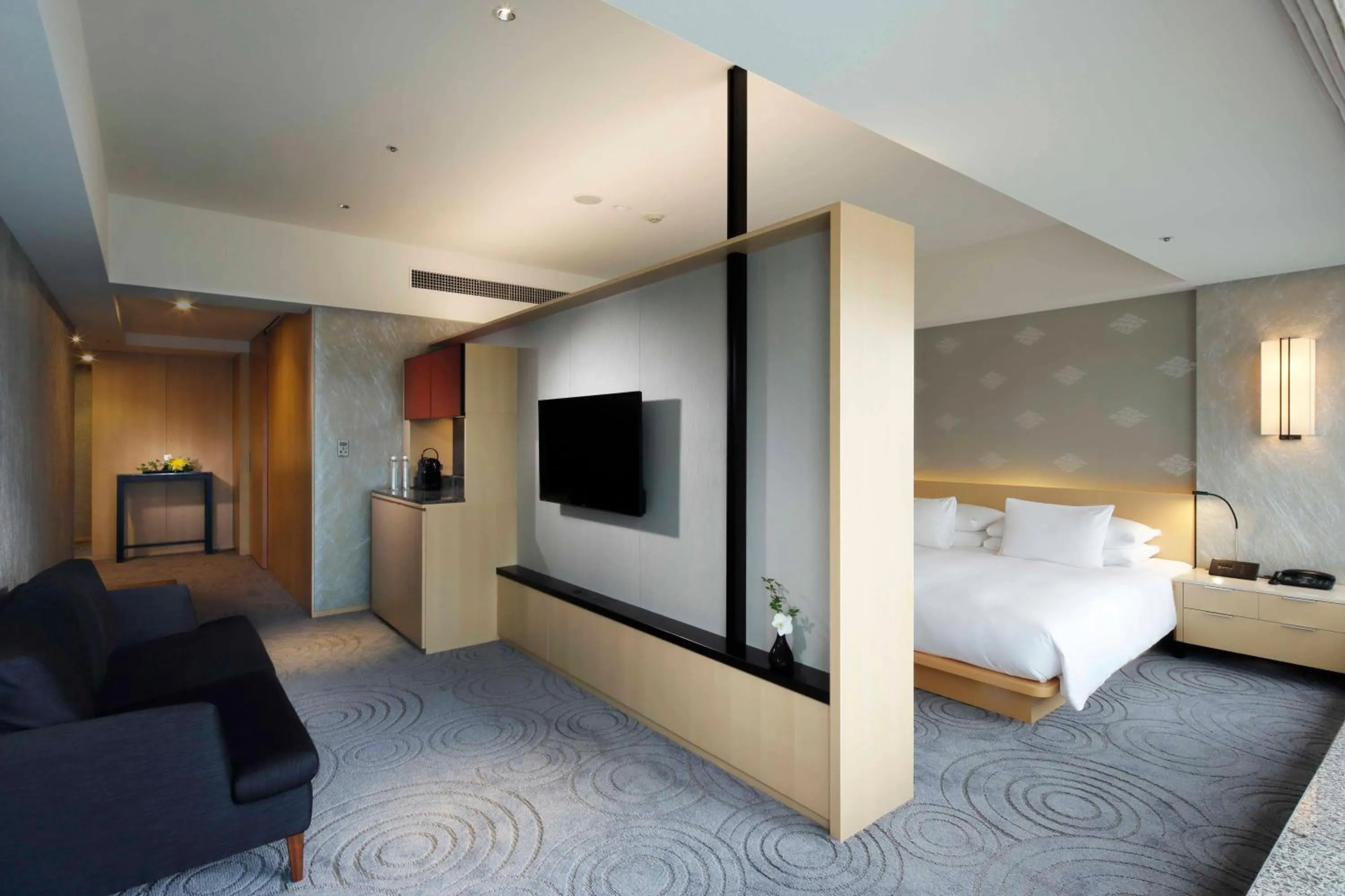 Junior Suite - Non-Smoking in The Capitol Hotel Tokyu