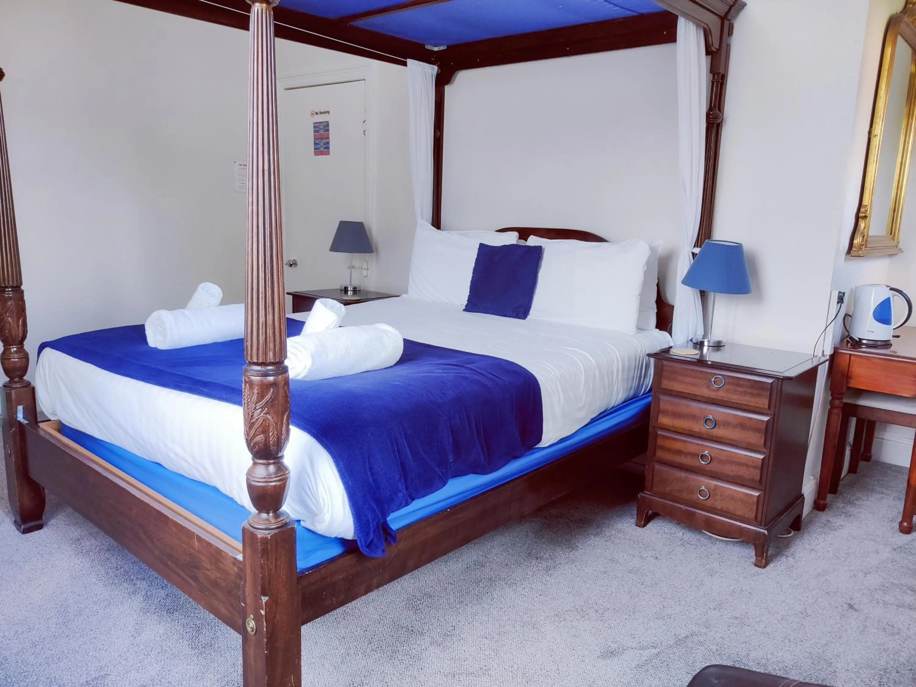 Superior King Room in Wentworth House - Free Parking