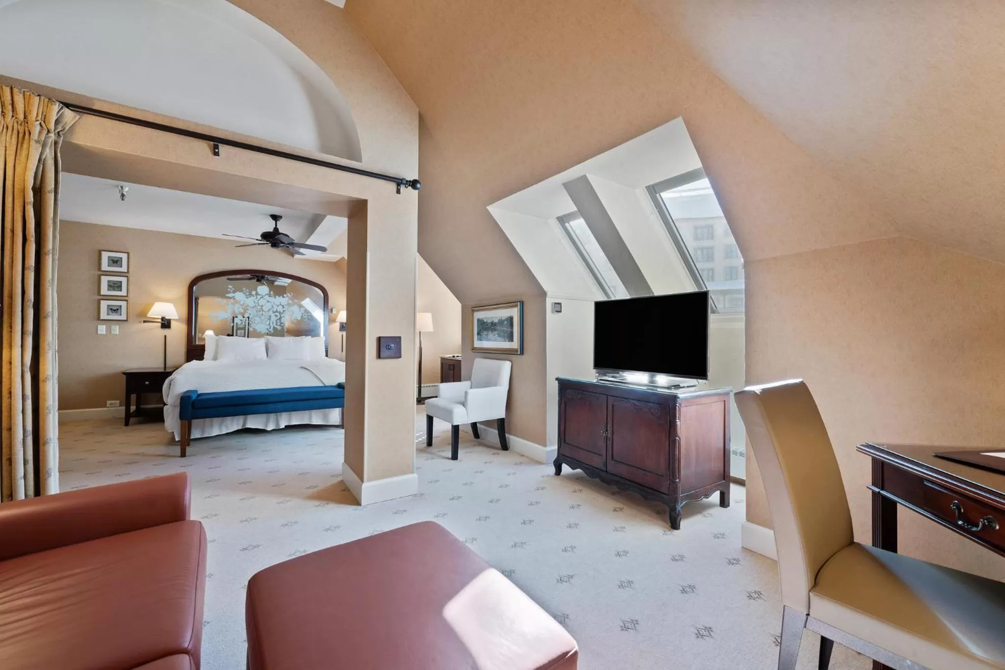 Deluxe Junior Suite in Poste Montane Lodge by East West