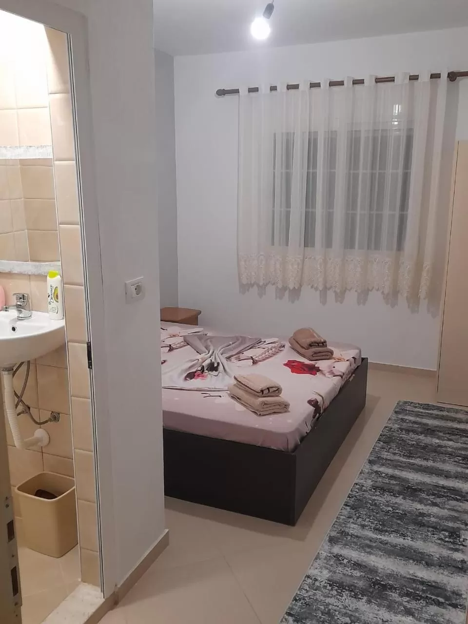 Budget Double Room in Nesti Relax Home