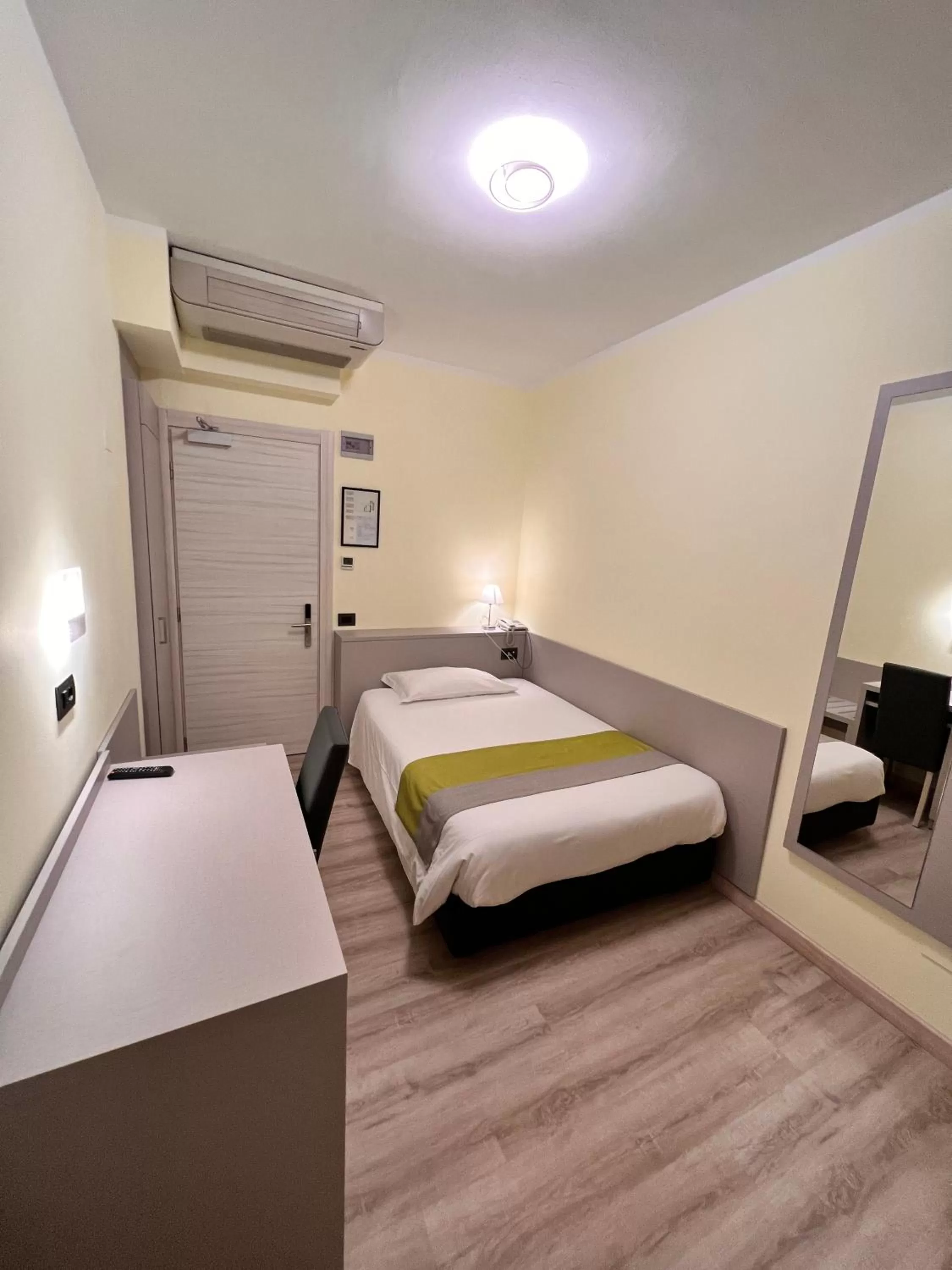 Small Double Room in Hotel Aurora