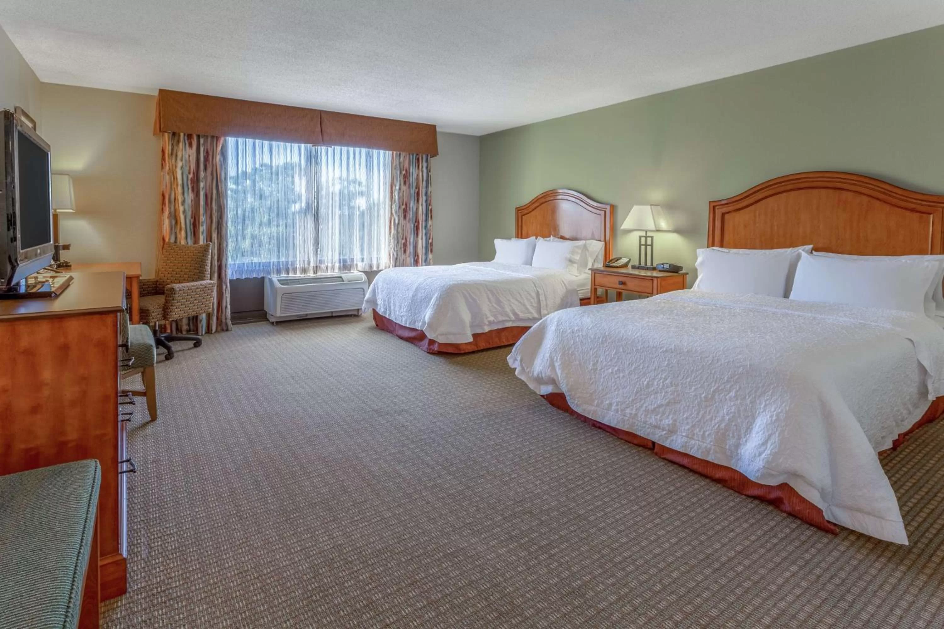 Queen Room with Two Queen Beds - Mobility and Hearing Access/Non-Smoking in Hampton Inn Okeechobee - Lake Okeechobee