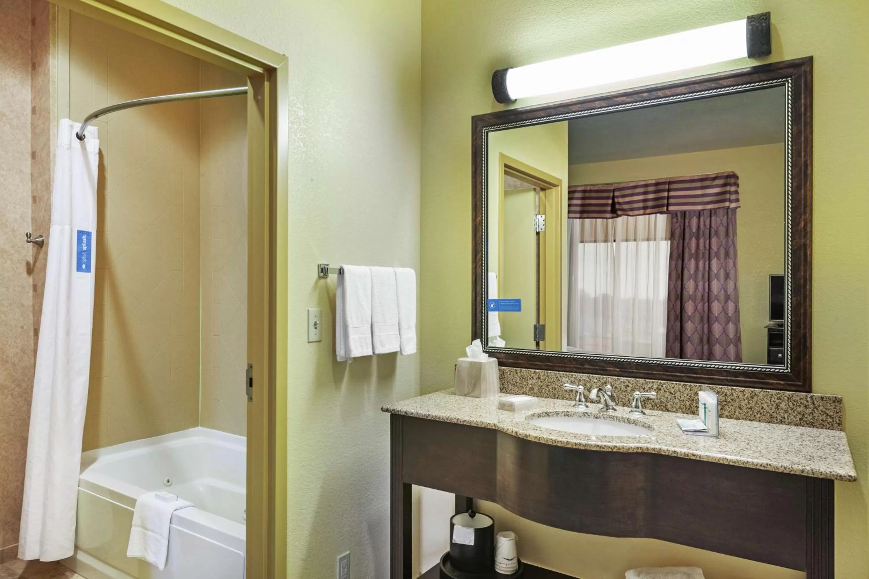 King Suite with Spa Bath - Non-Smoking in Hampton Inn & Suites Owasso