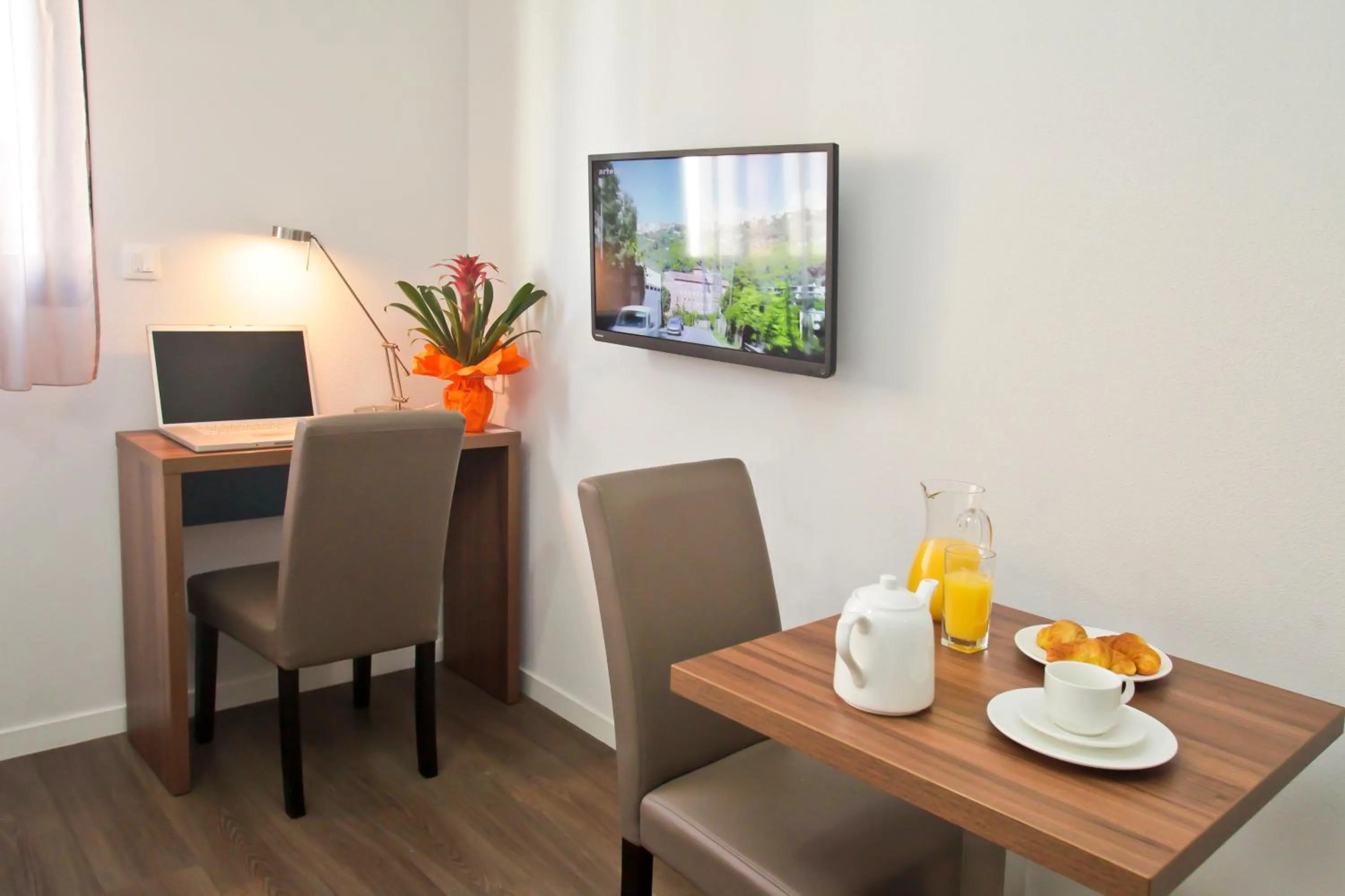 Seating area, TV/Entertainment Center in Apparthotel Odalys Tours