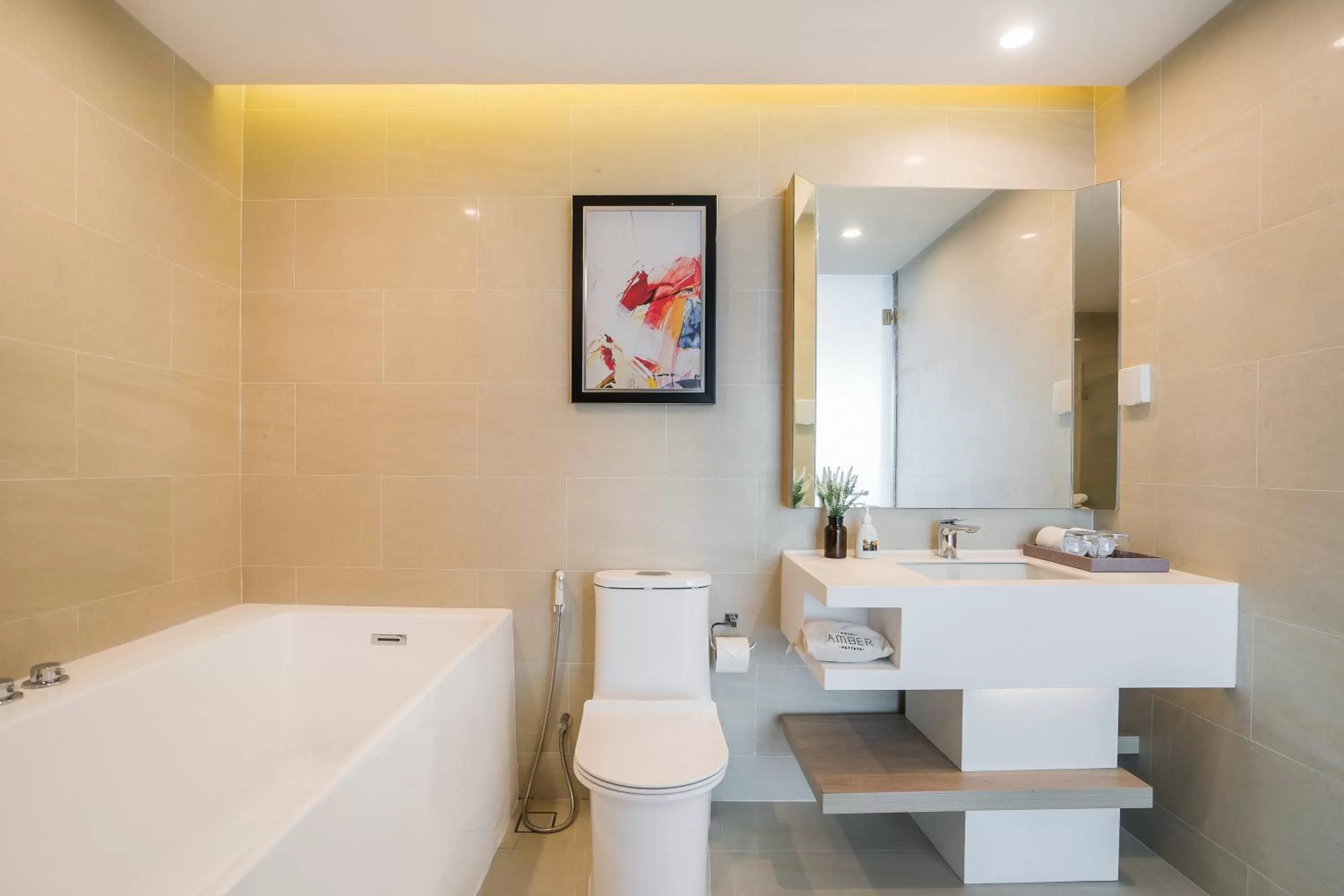 Grand Deluxe Double Room in Hotel Amber Pattaya