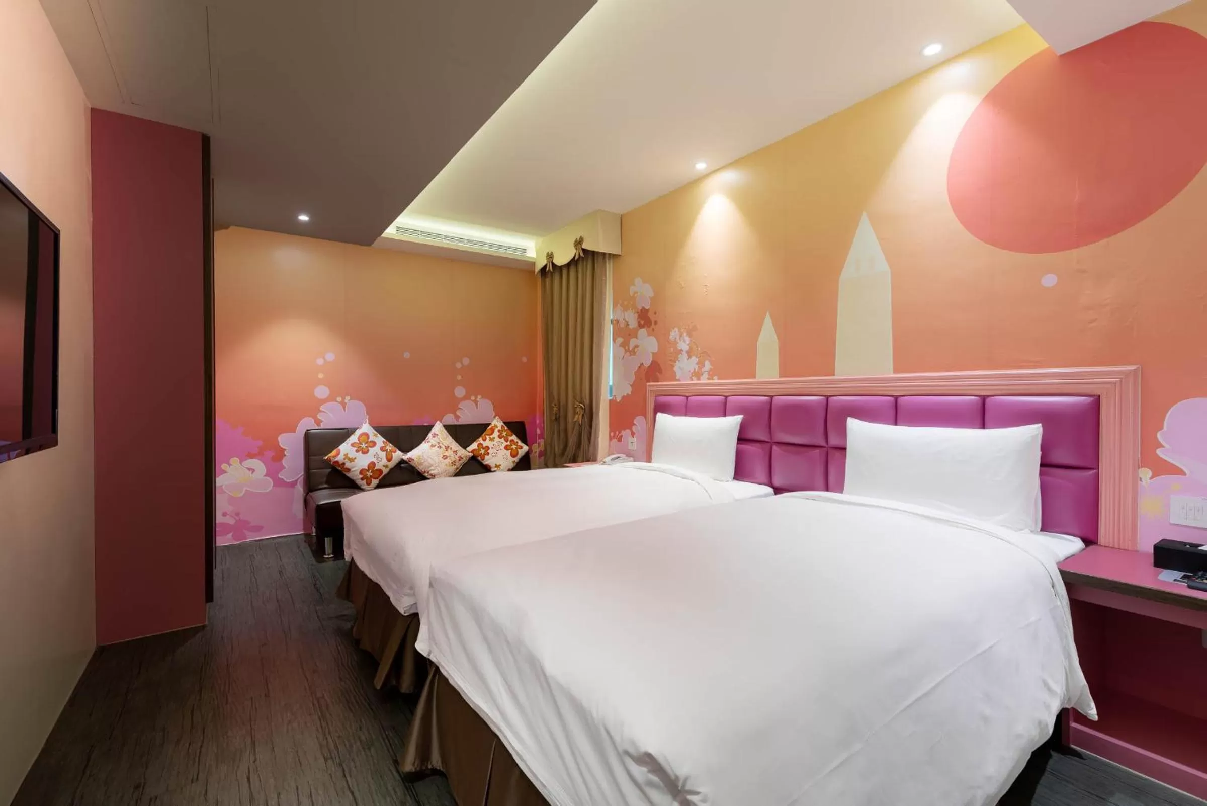 Twin Room with Private Bathroom in Shichi Hotel