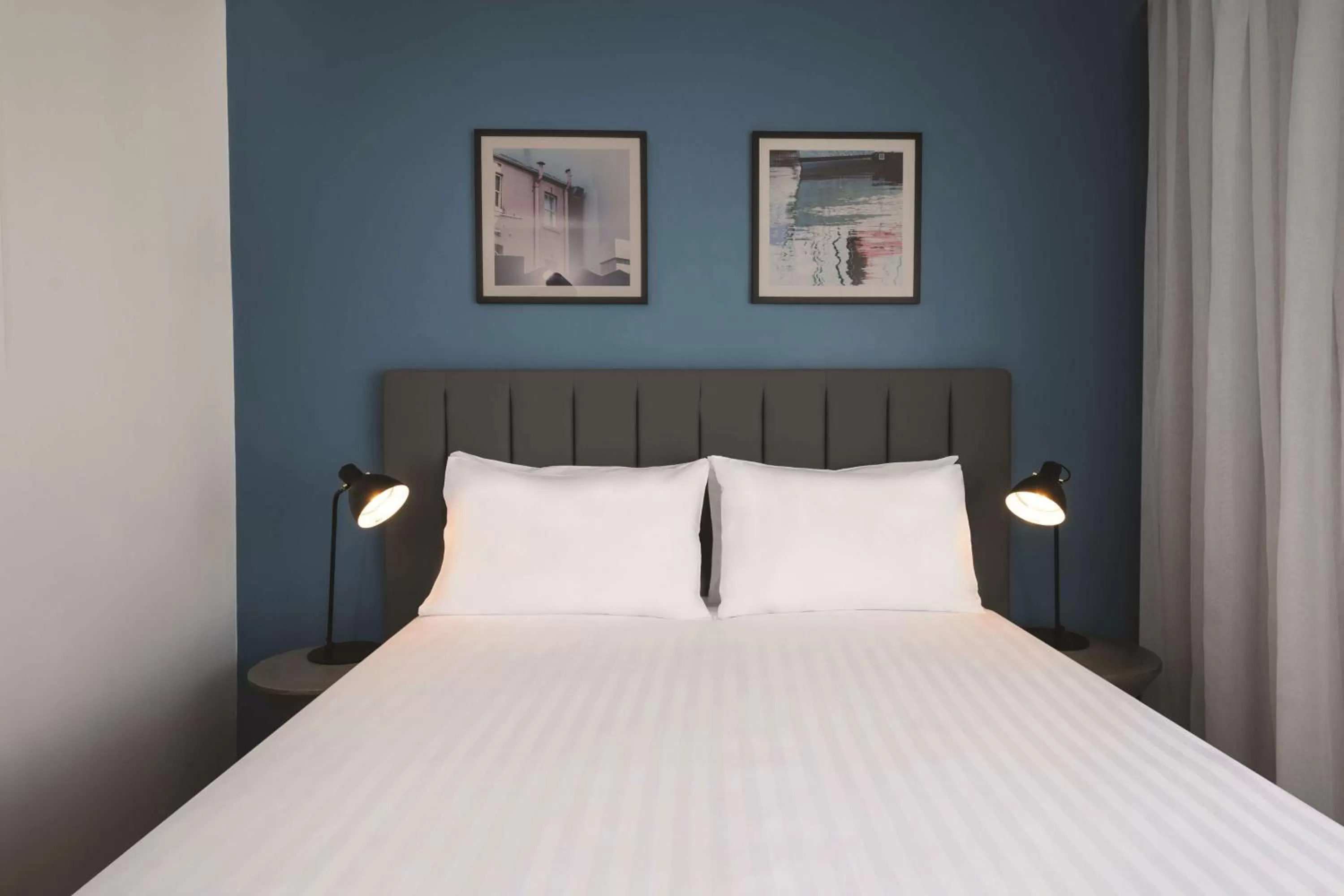 Queen Room - Compact in Travelodge Hotel Hobart